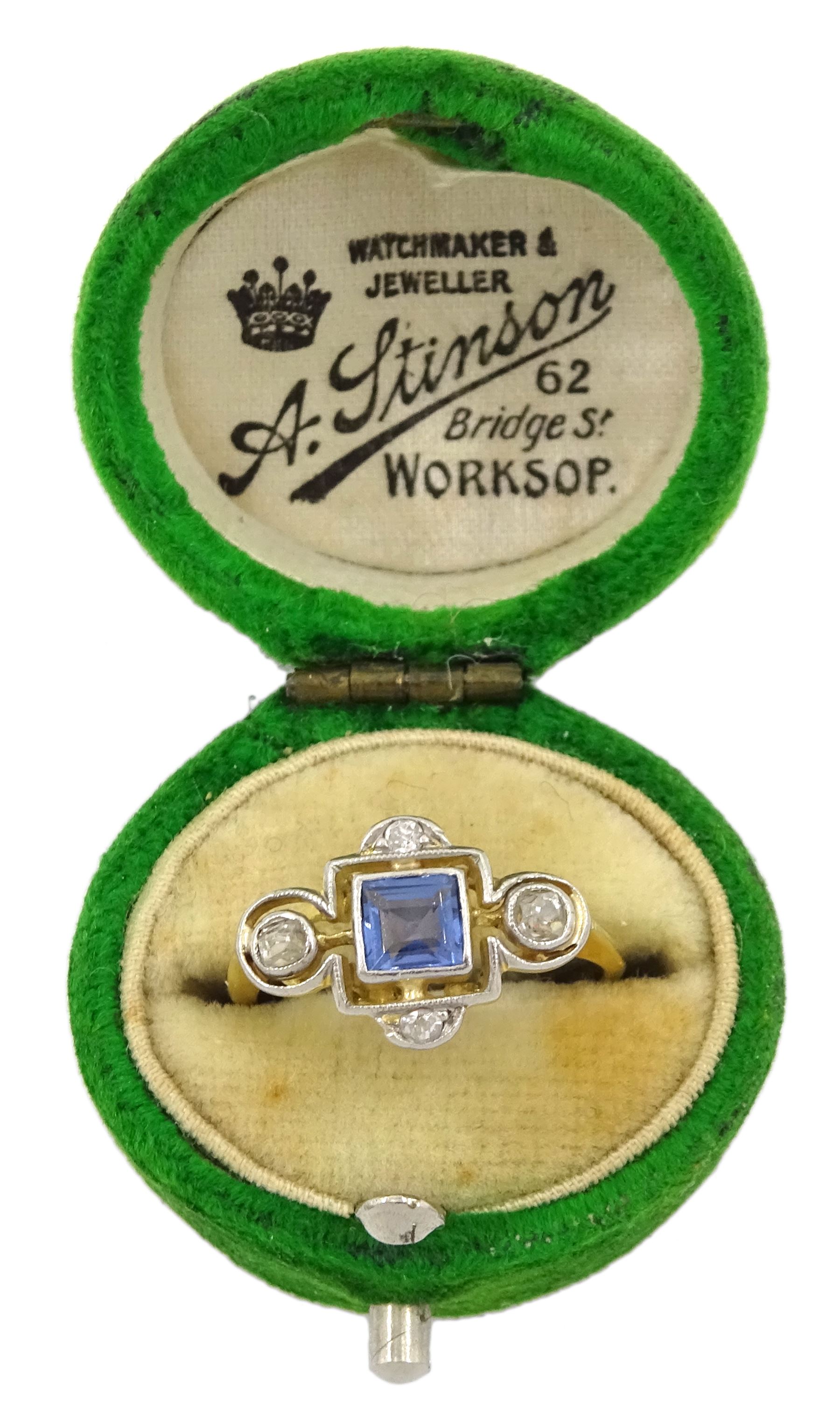 Art Deco 18ct gold princess cut sapphire and milgrain set diamond cluster ring - Image 3 of 9