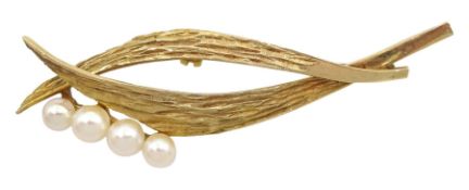 9ct gold pearl leaf brooch