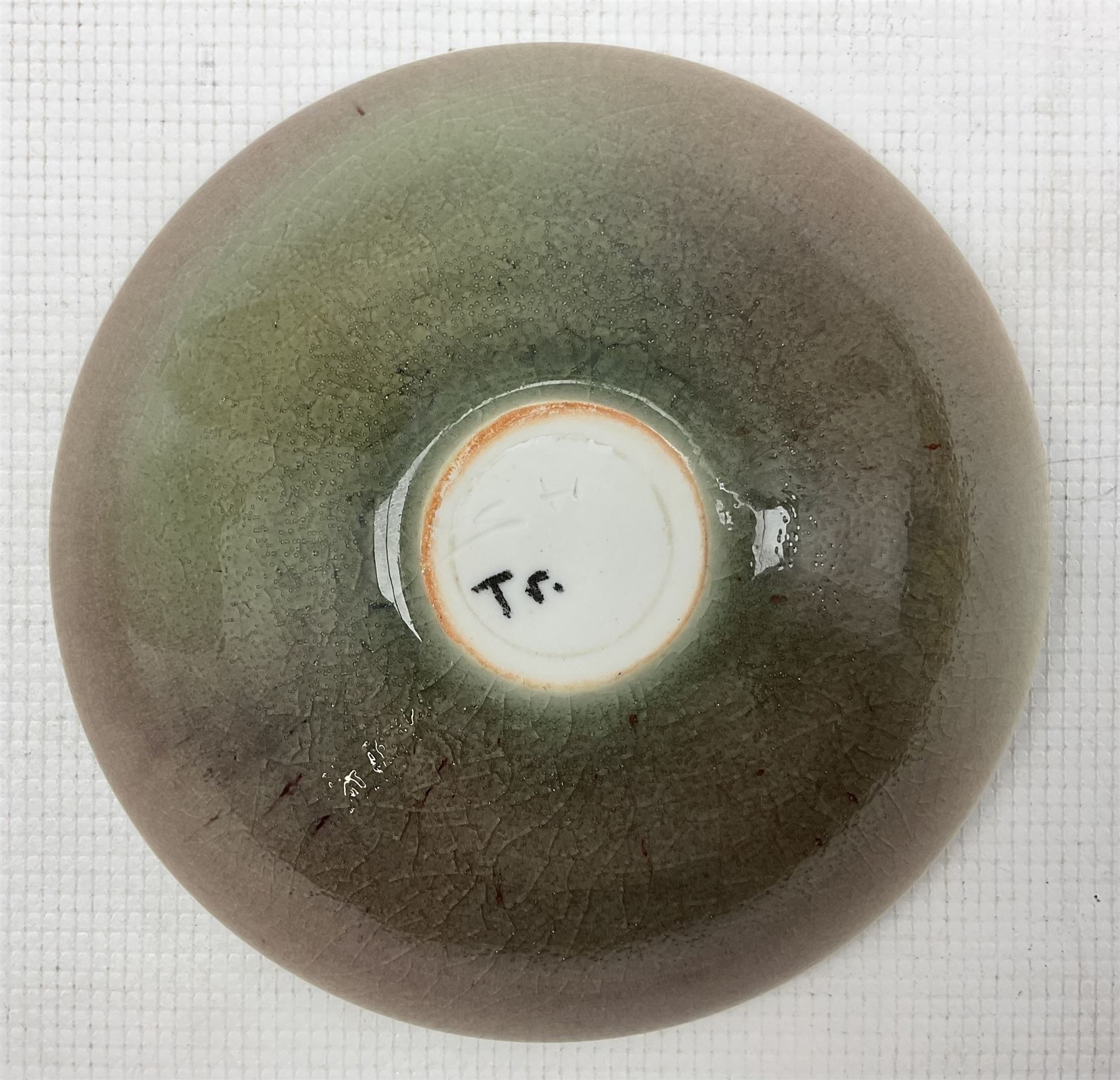 Quantity of studio pottery including plate by Jane Smith - Bild 2 aus 6