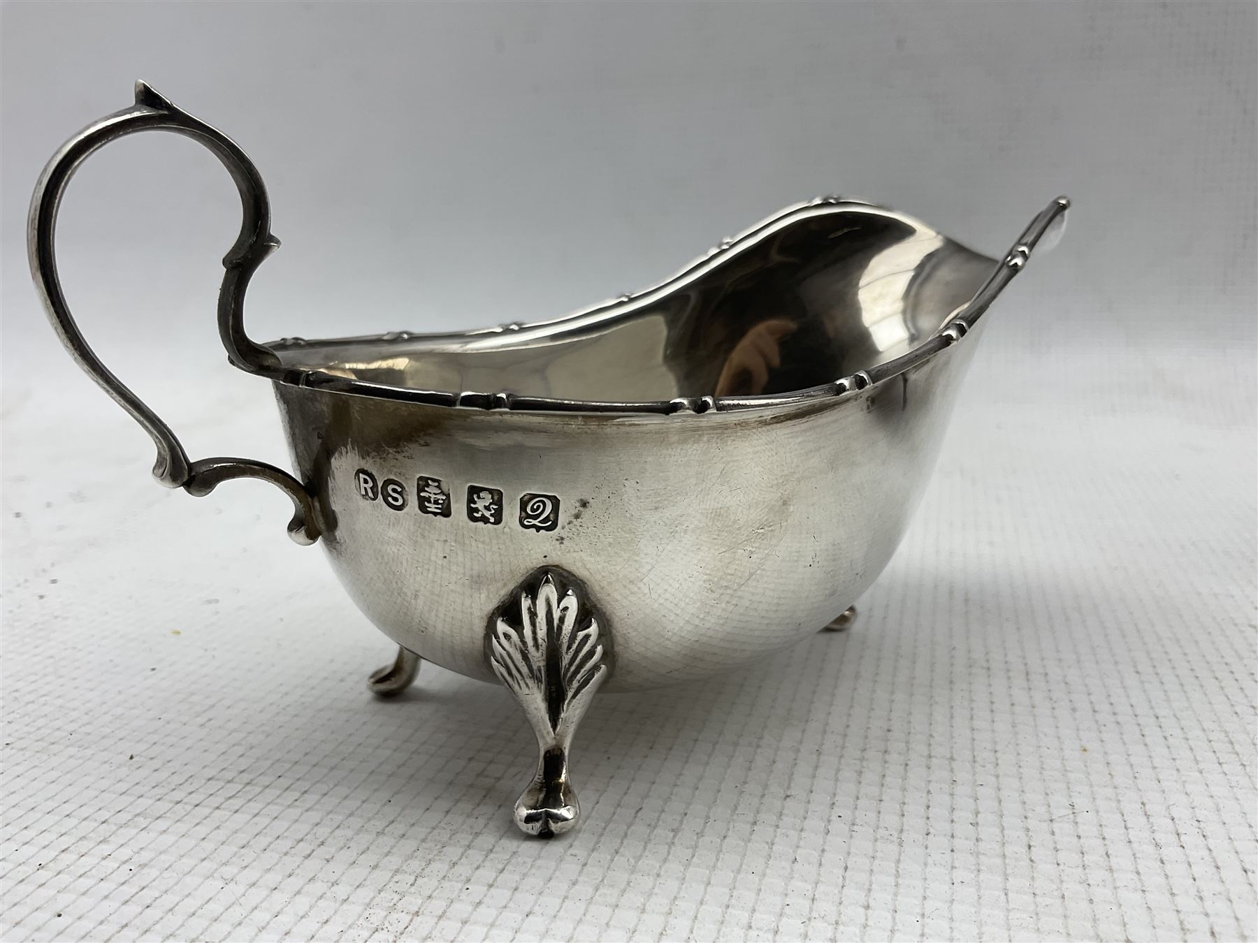 Pair of silver sauce boats with loop handles on triple shaped supports Glasgow 1913 Maker Robert Sco - Image 3 of 3