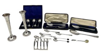 Set of six silver coffee spoons with fluted bowls and 'apostle' finials Birmingham 1938