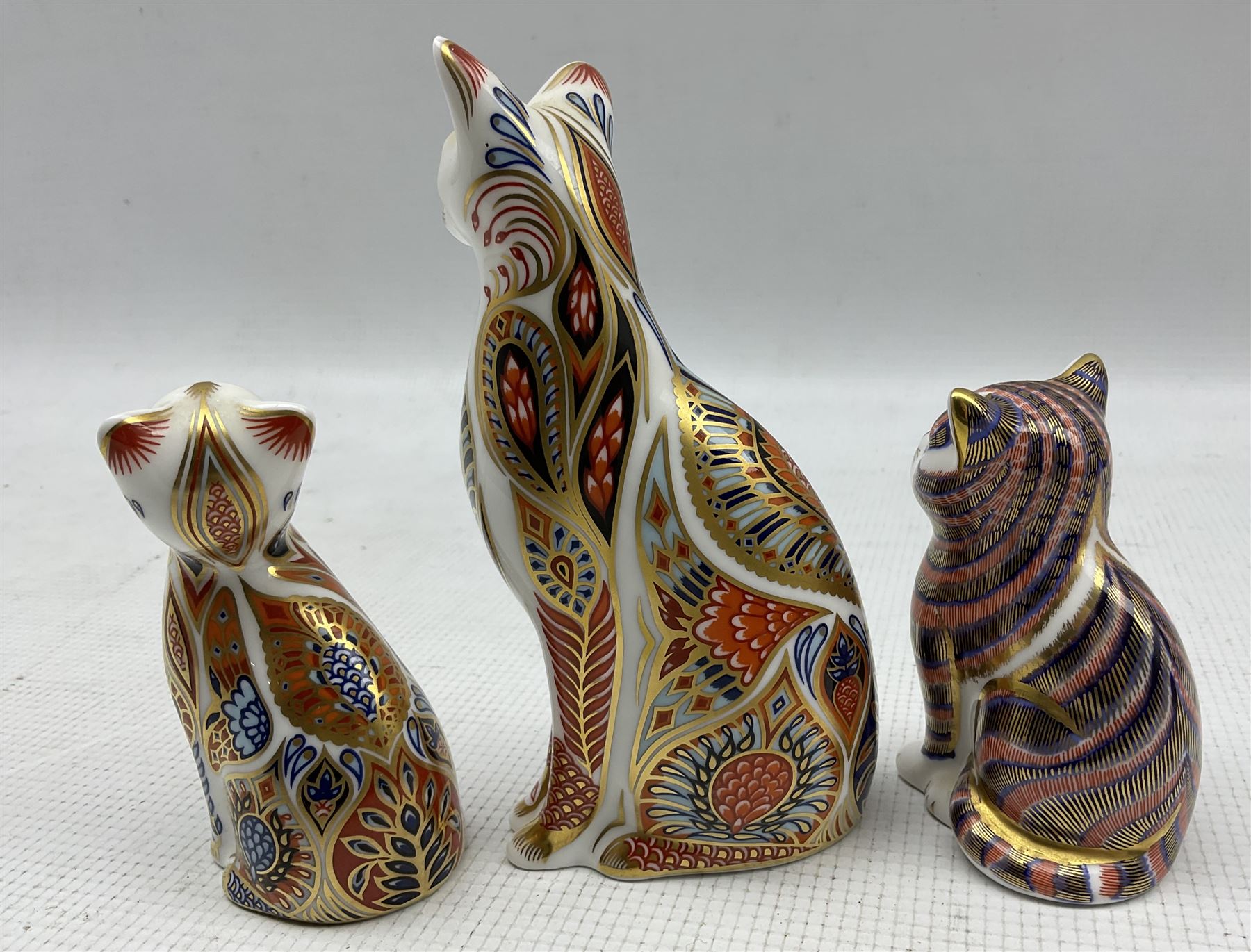 Three Royal Crown Derby paperweights comprising a Siamese cat and kitten dated 1996 and another Cat - Image 3 of 3