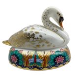 Royal Crown Derby 'White Swan' paperweight