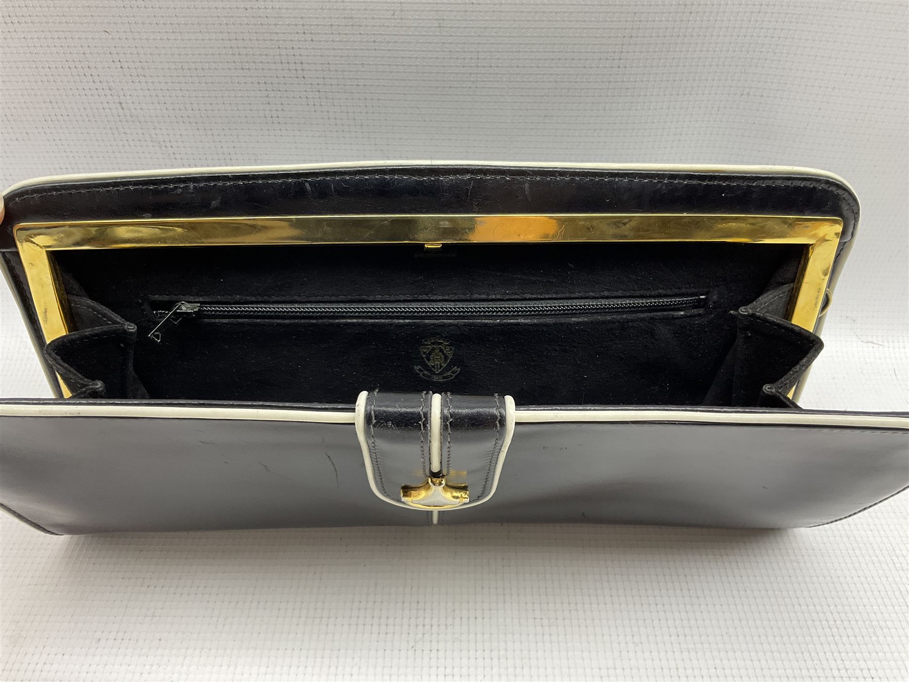 Gucci black leather clutch bag with white piping and shoulder strap 30cm x 14cm - Image 2 of 3