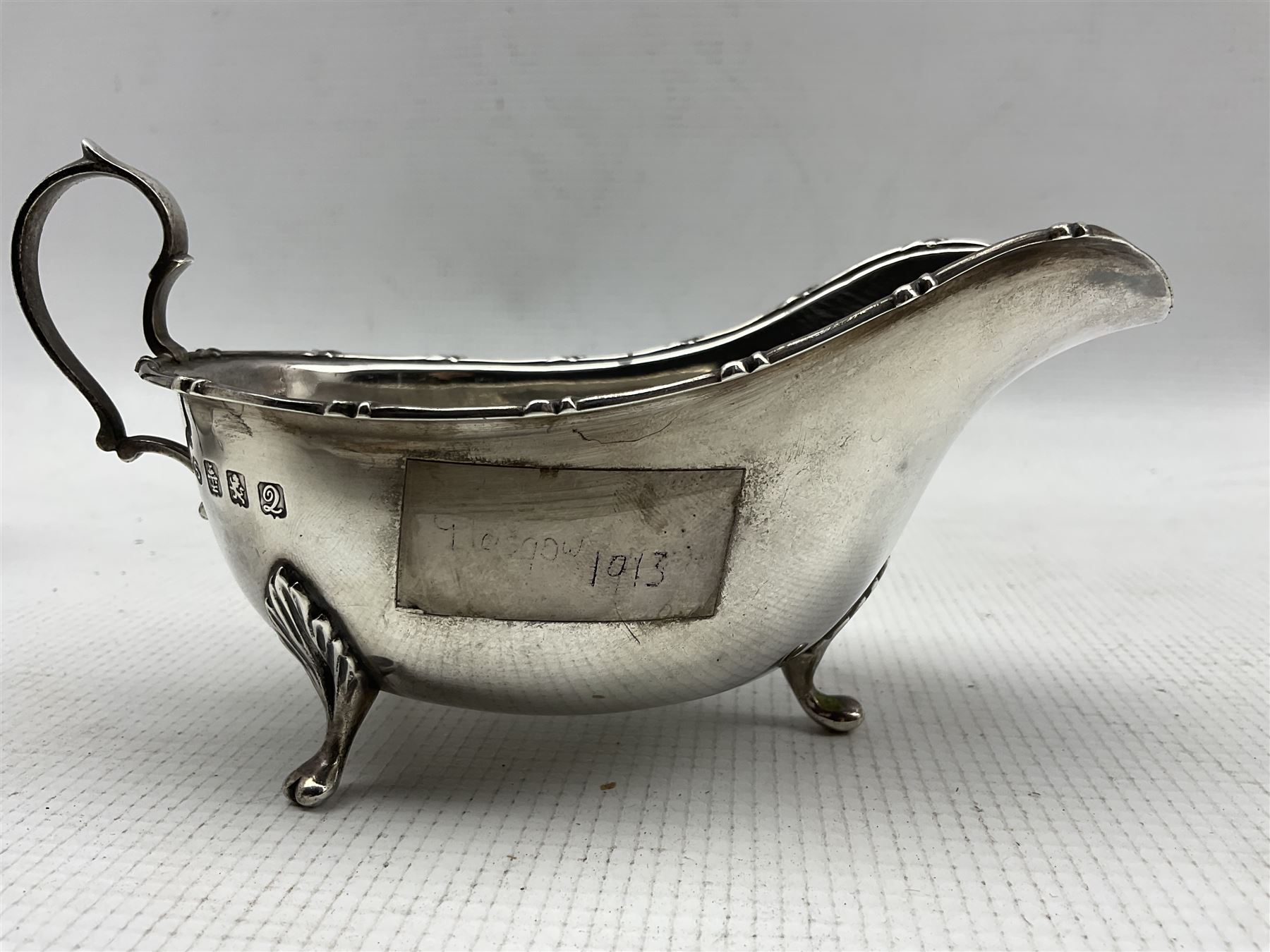 Pair of silver sauce boats with loop handles on triple shaped supports Glasgow 1913 Maker Robert Sco - Image 2 of 3