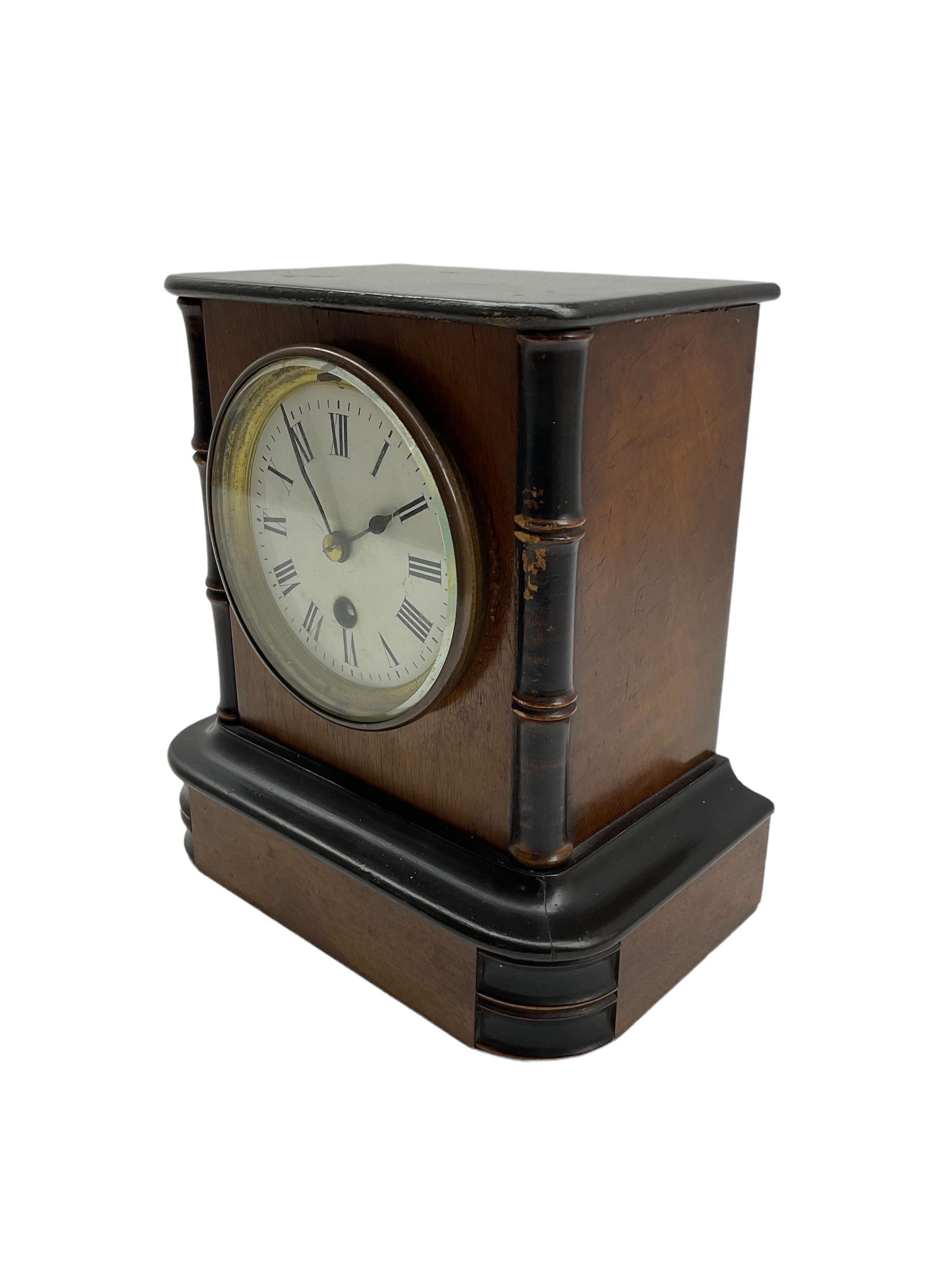 French timepiece mantle clock c1890 in a mahogany case with ebonised detail - Bild 3 aus 3