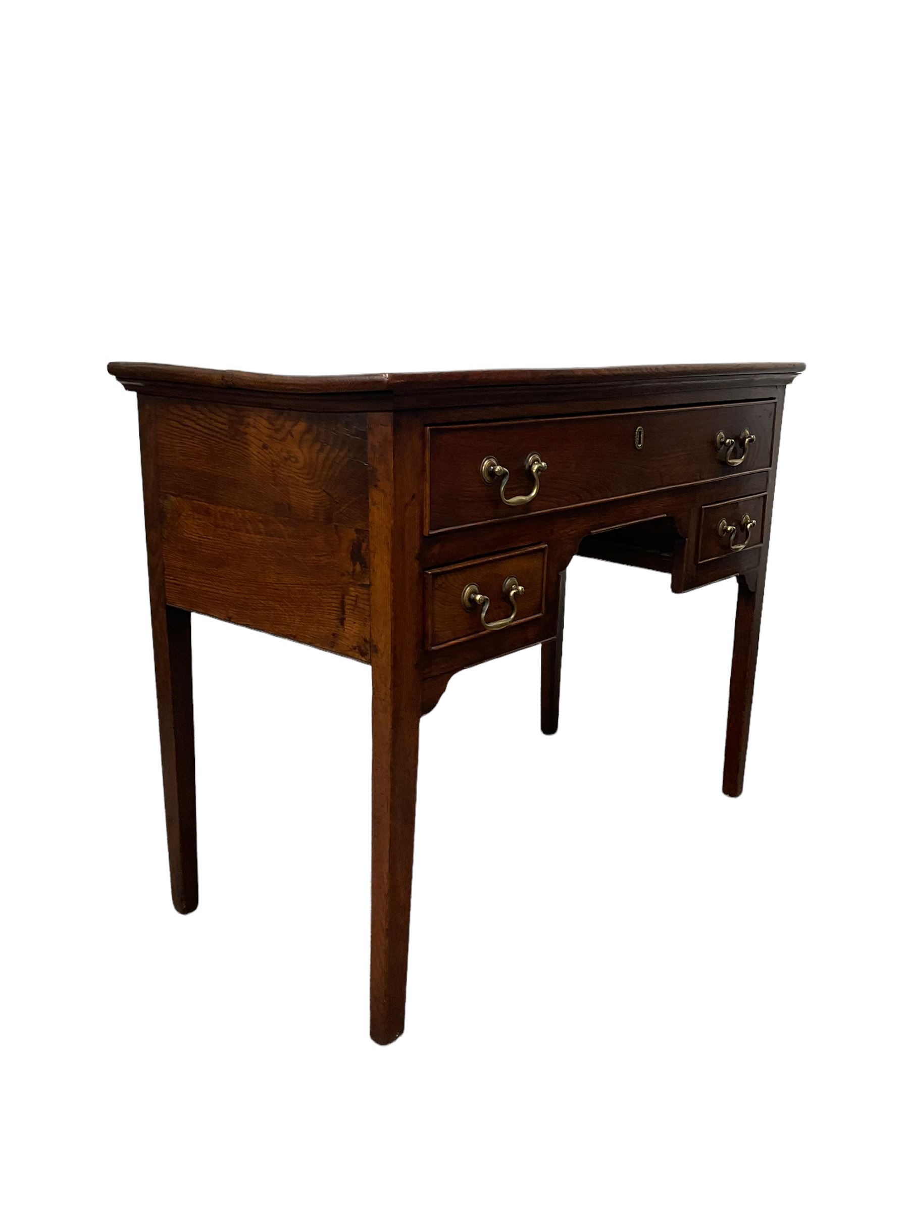 Georgian elm lowboy - Image 3 of 5