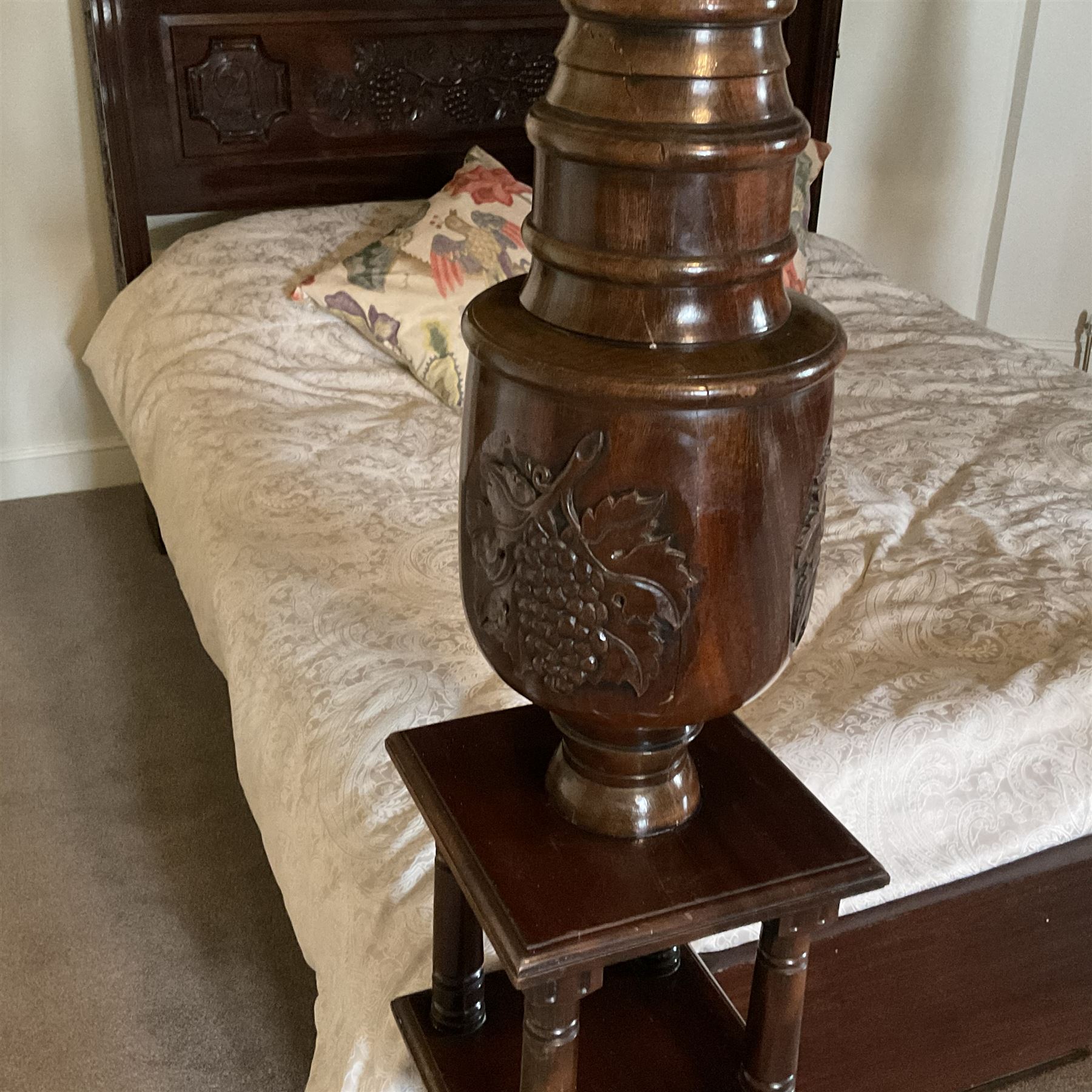 Mid to late 20th century mahogany 5' Kingsize four poster bed - Bild 3 aus 6