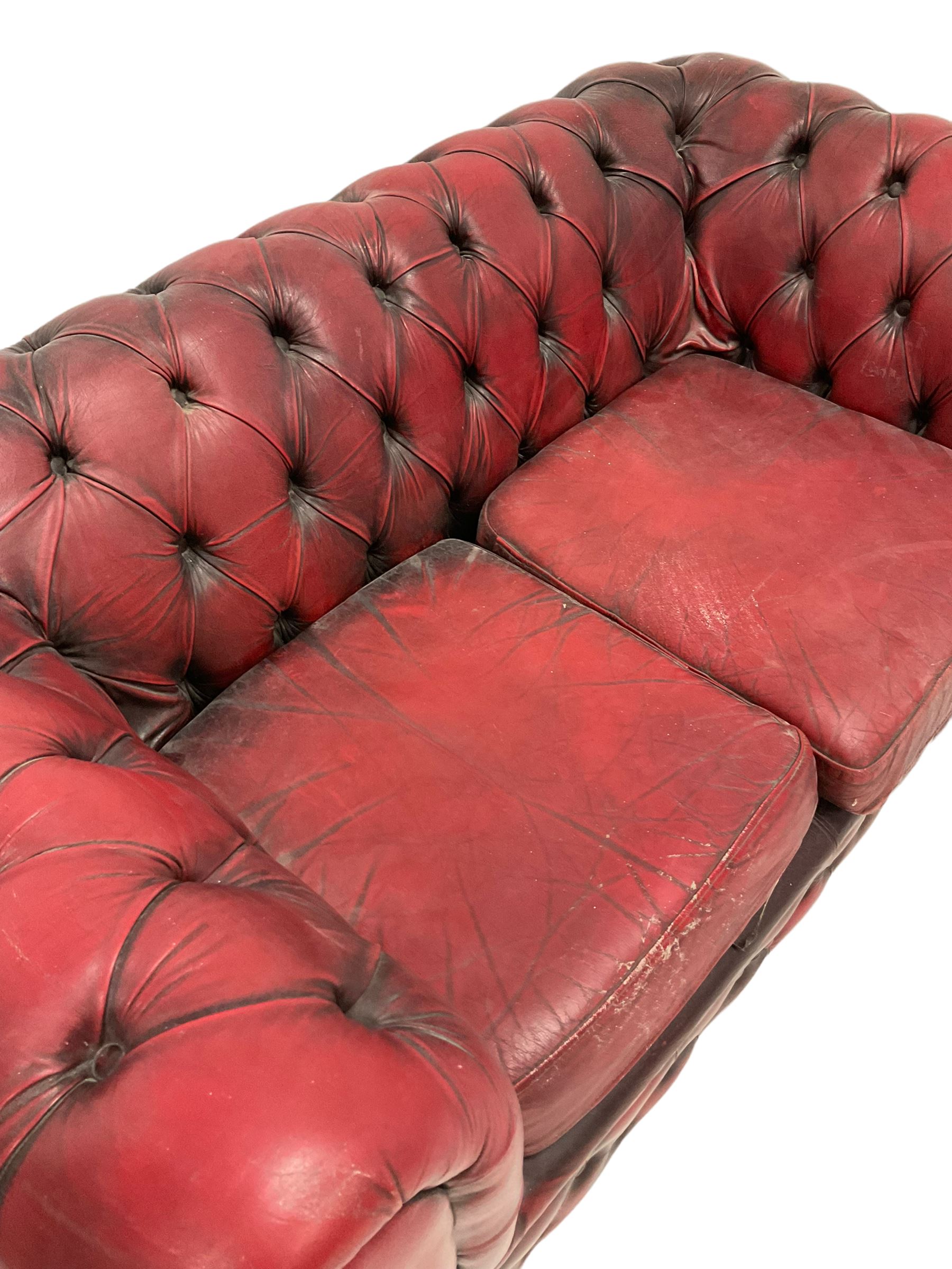 Two seat Chesterfield sofa upholstered in buttoned red leather - Image 4 of 4