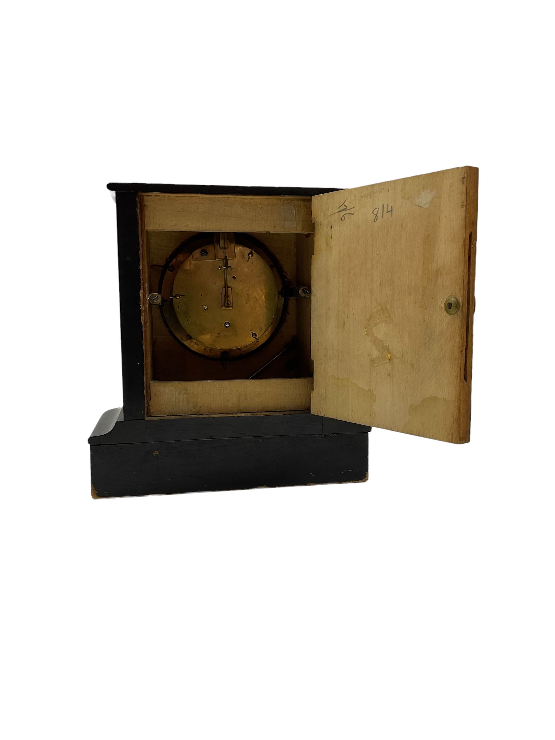 French timepiece mantle clock c1890 in a mahogany case with ebonised detail - Bild 2 aus 3