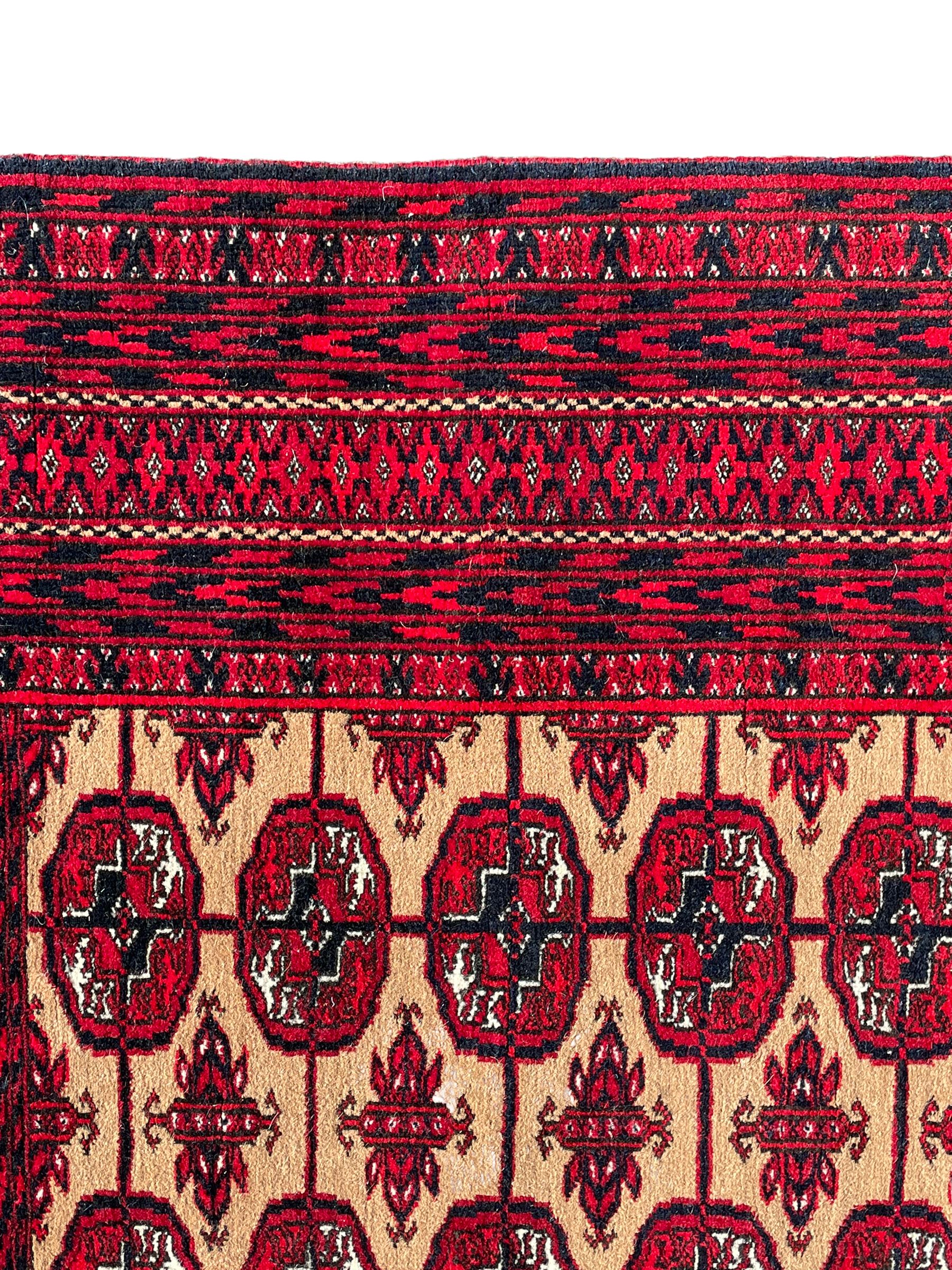Persian Tekke Bokhara red ground rug - Bild 6 aus 7