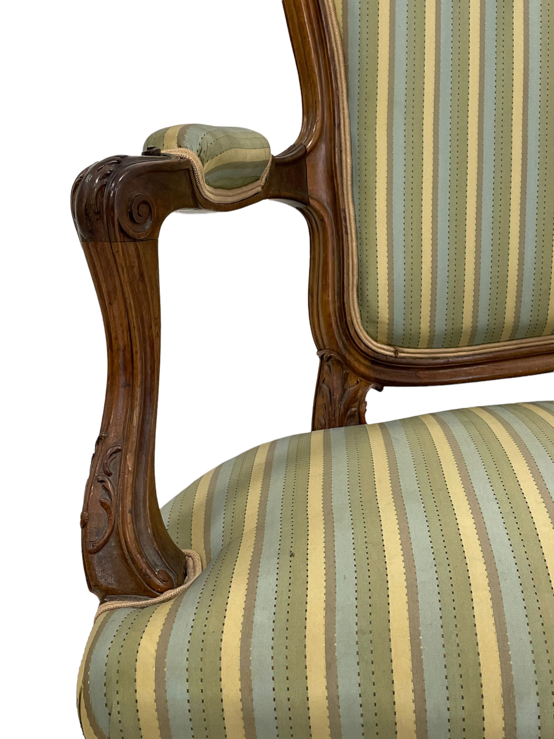 Late 20th century French walnut settee - Image 6 of 8