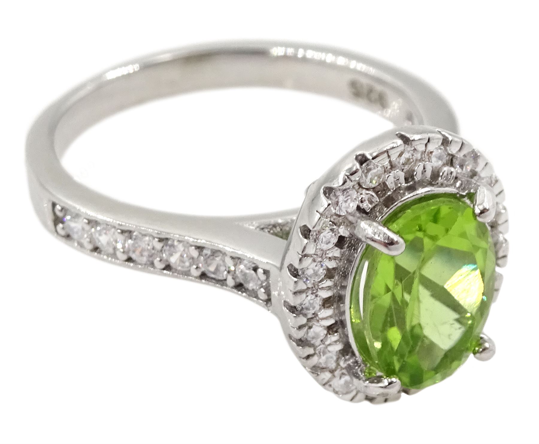 Silver oval peridot and cubic zirconia ring - Image 3 of 4