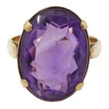 Gold single stone oval amethyst ring