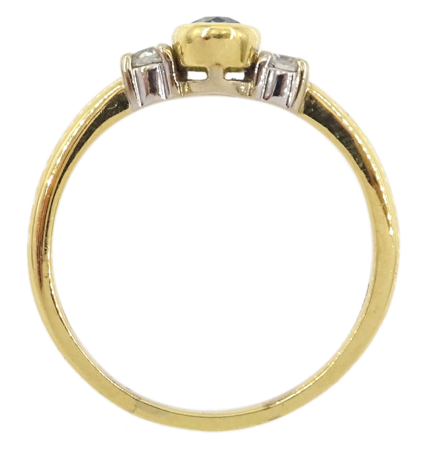 18ct gold three stone oval aquamarine and round brilliant cut diamond ring - Image 4 of 4