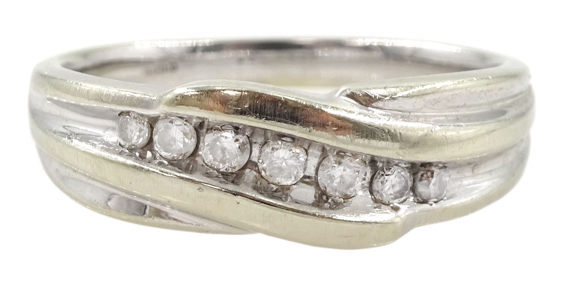 White gold graduating eight stone diamond ring