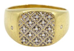 18ct gold gentleman's diamond chip ring