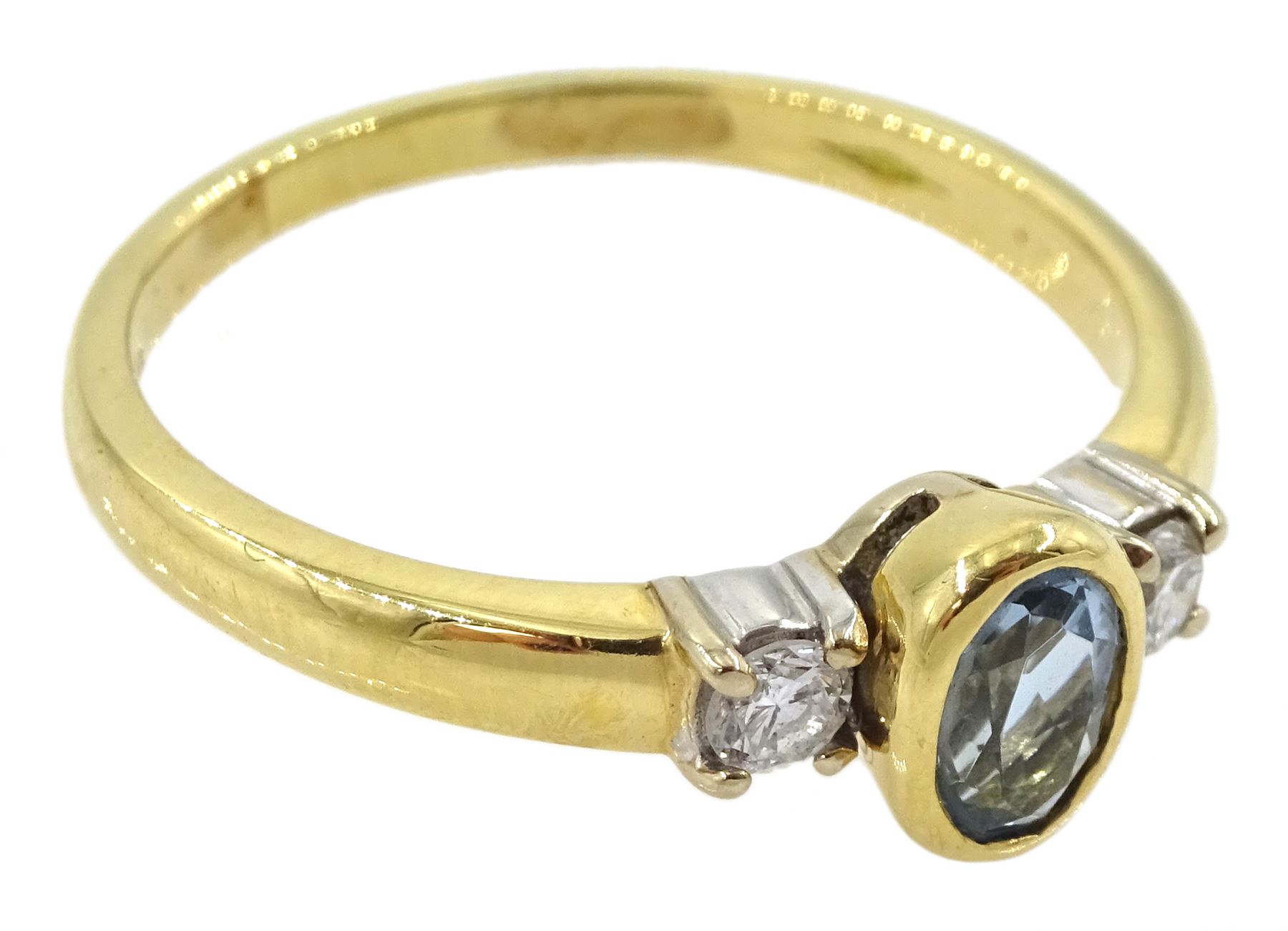 18ct gold three stone oval aquamarine and round brilliant cut diamond ring - Image 3 of 4