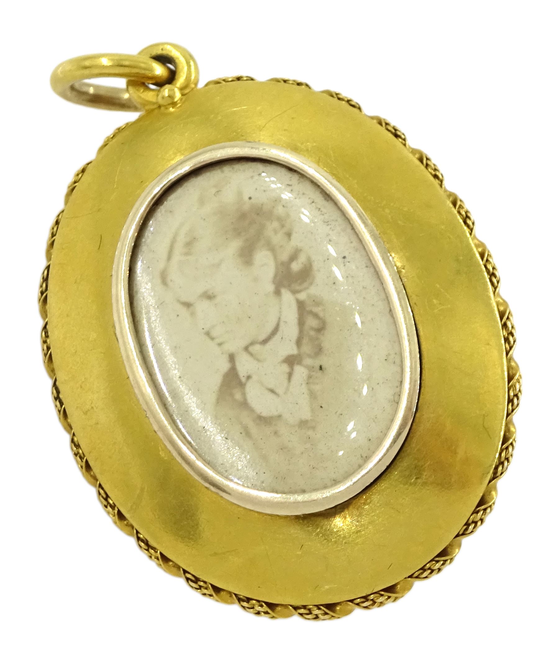 Victorian Etruscan revival gold cabochon garnet pendant - Image 3 of 3