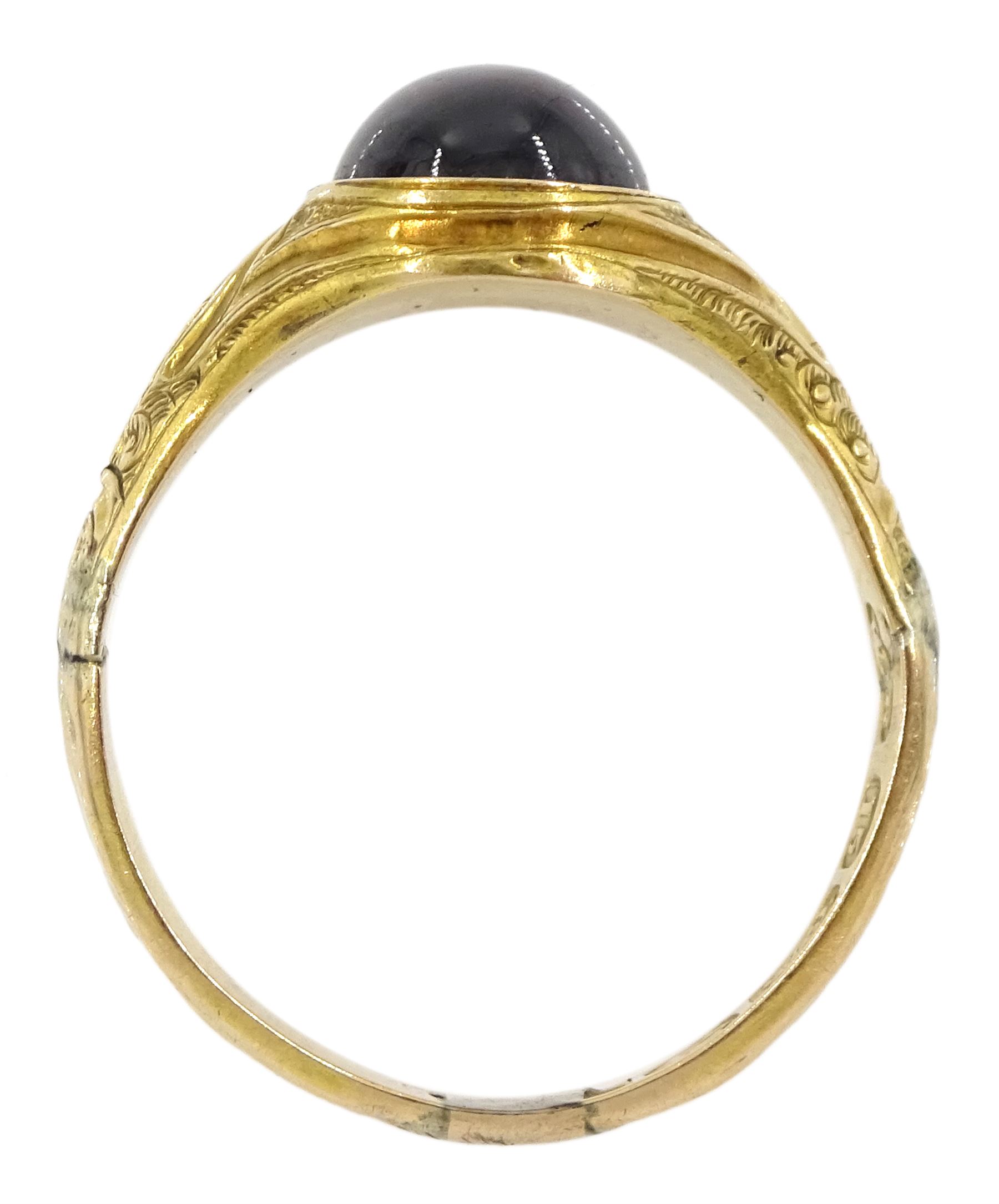 Victorian 15ct gold single stone cabochon garnet ring - Image 4 of 4