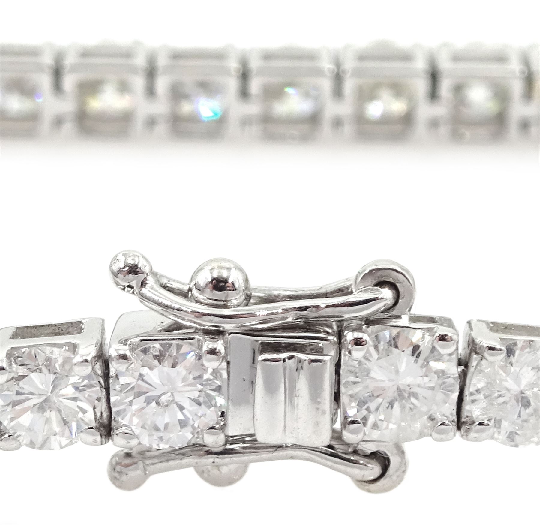 18ct white gold round brilliant cut diamond line bracelet - Image 3 of 4