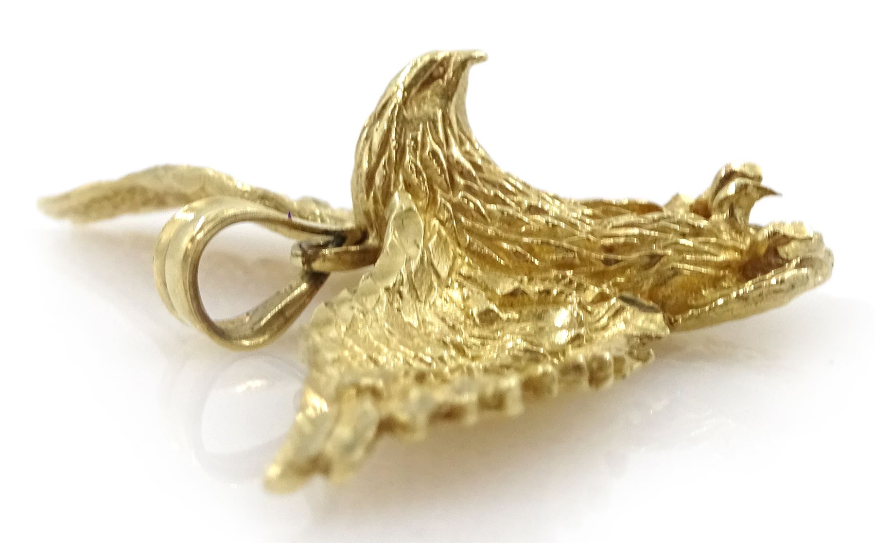 9ct gold eagle pendant - Image 2 of 2