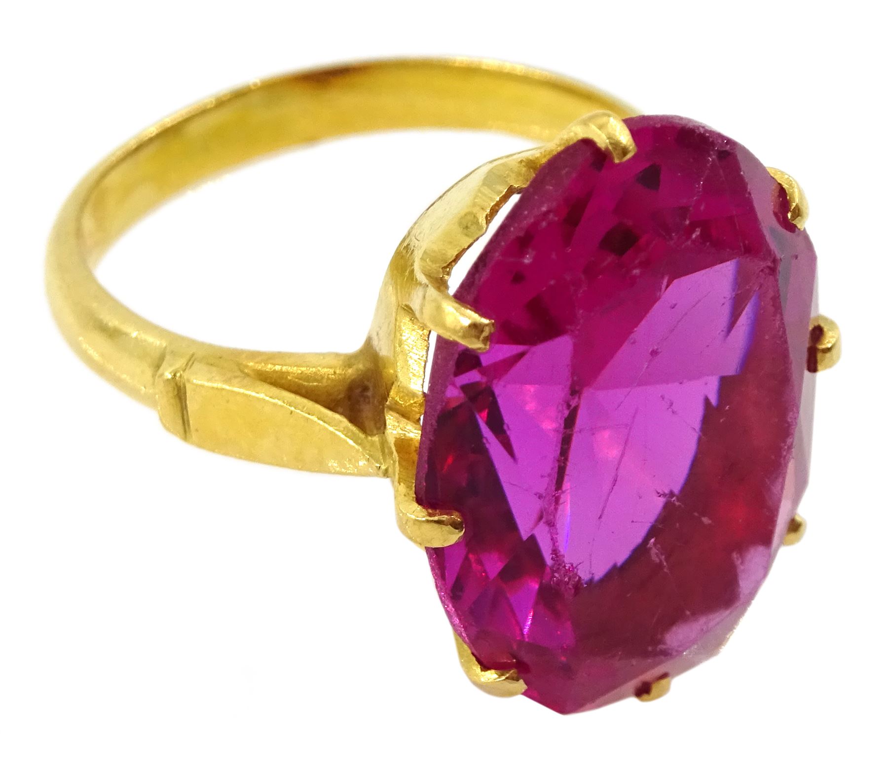 22ct gold gold single pink synthetic stone ring - Image 3 of 4