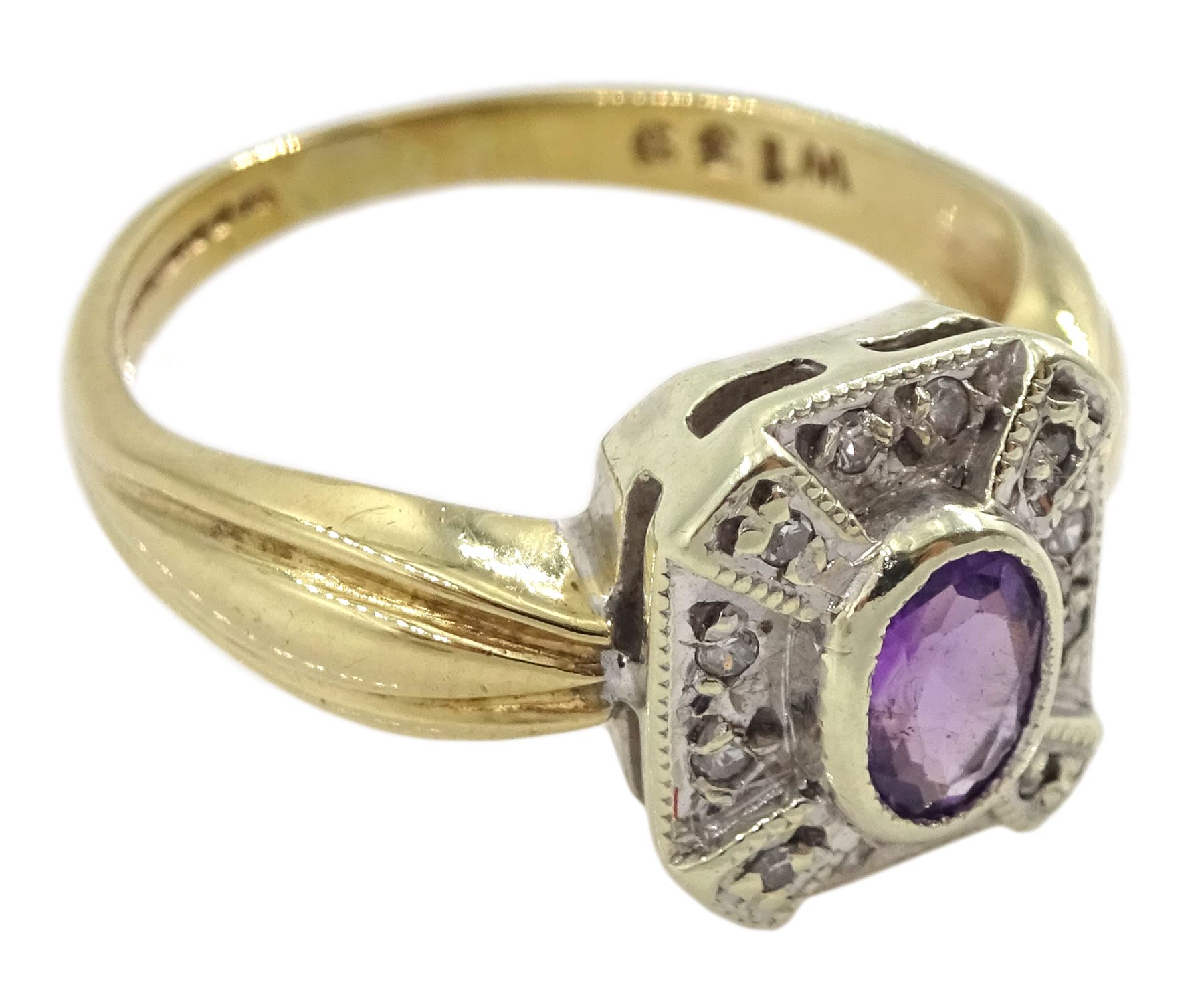 Gold oval amethyst and diamond cluster ring - Image 3 of 4