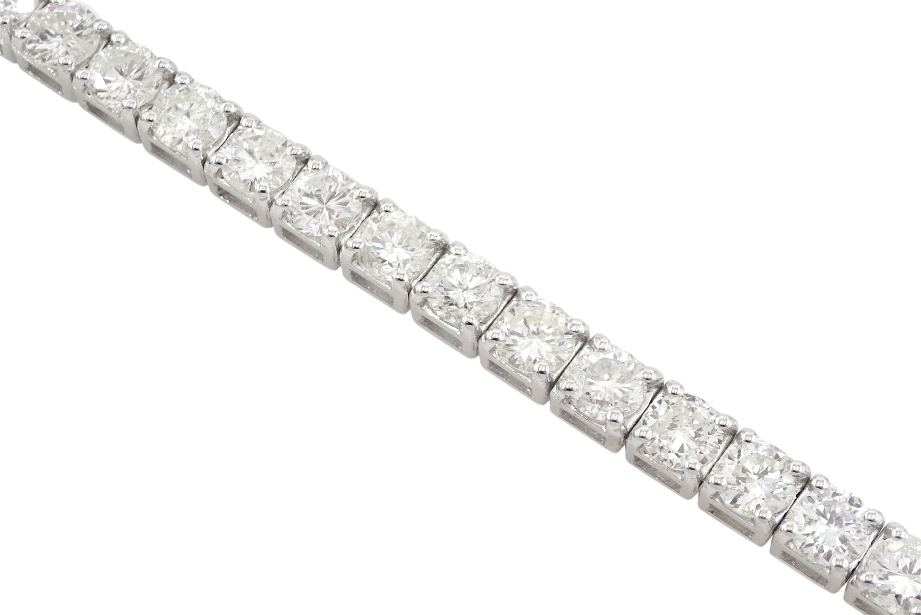 18ct white gold round brilliant cut diamond line bracelet - Image 4 of 4