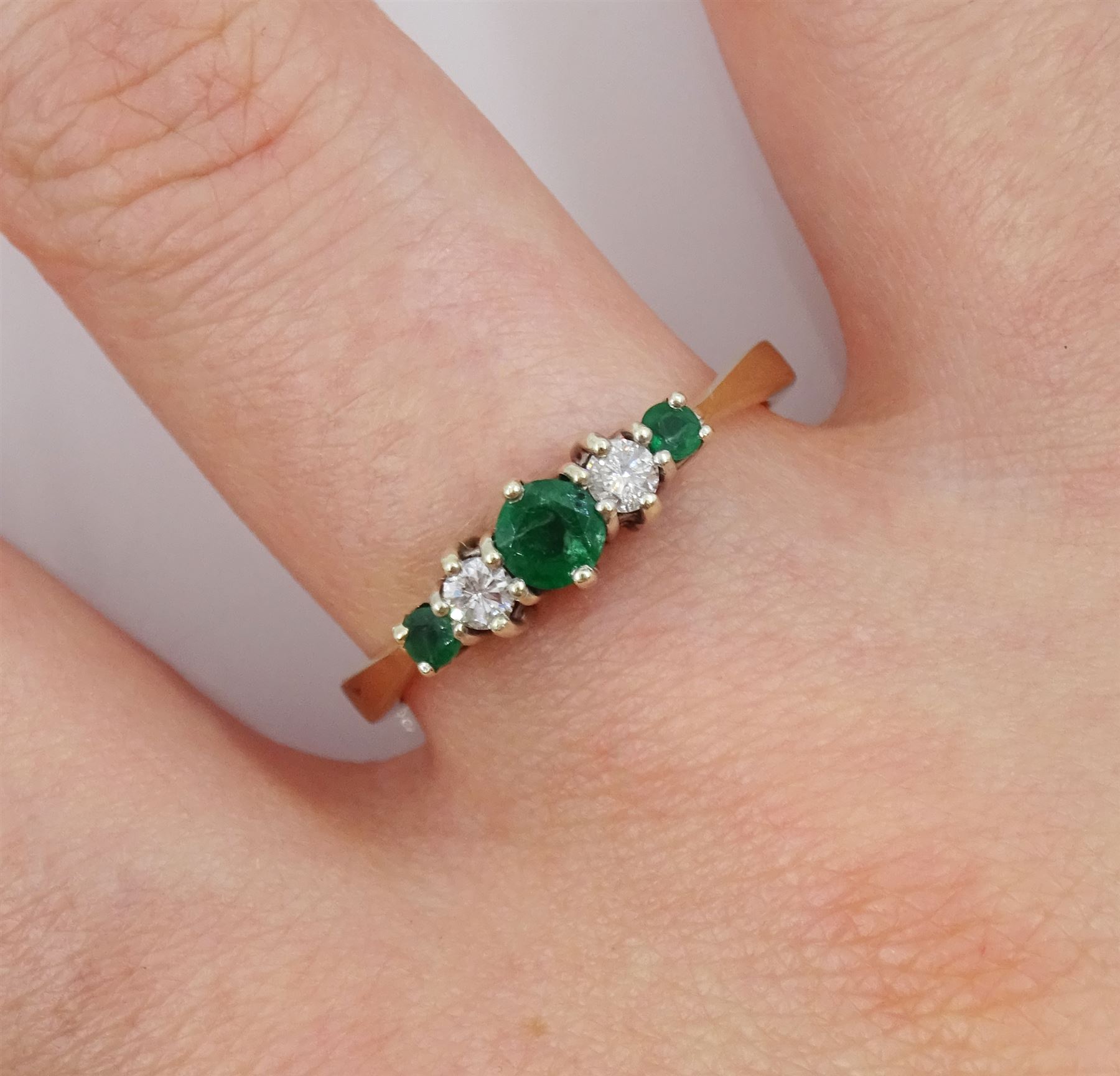9ct gold five stone round emerald and diamond ring - Image 2 of 4