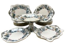 Davenport 'Ivy Wreaths' pattern dessert service comprising cake stand