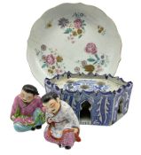 Pair of Chinese Republic figures of seated children H10cm