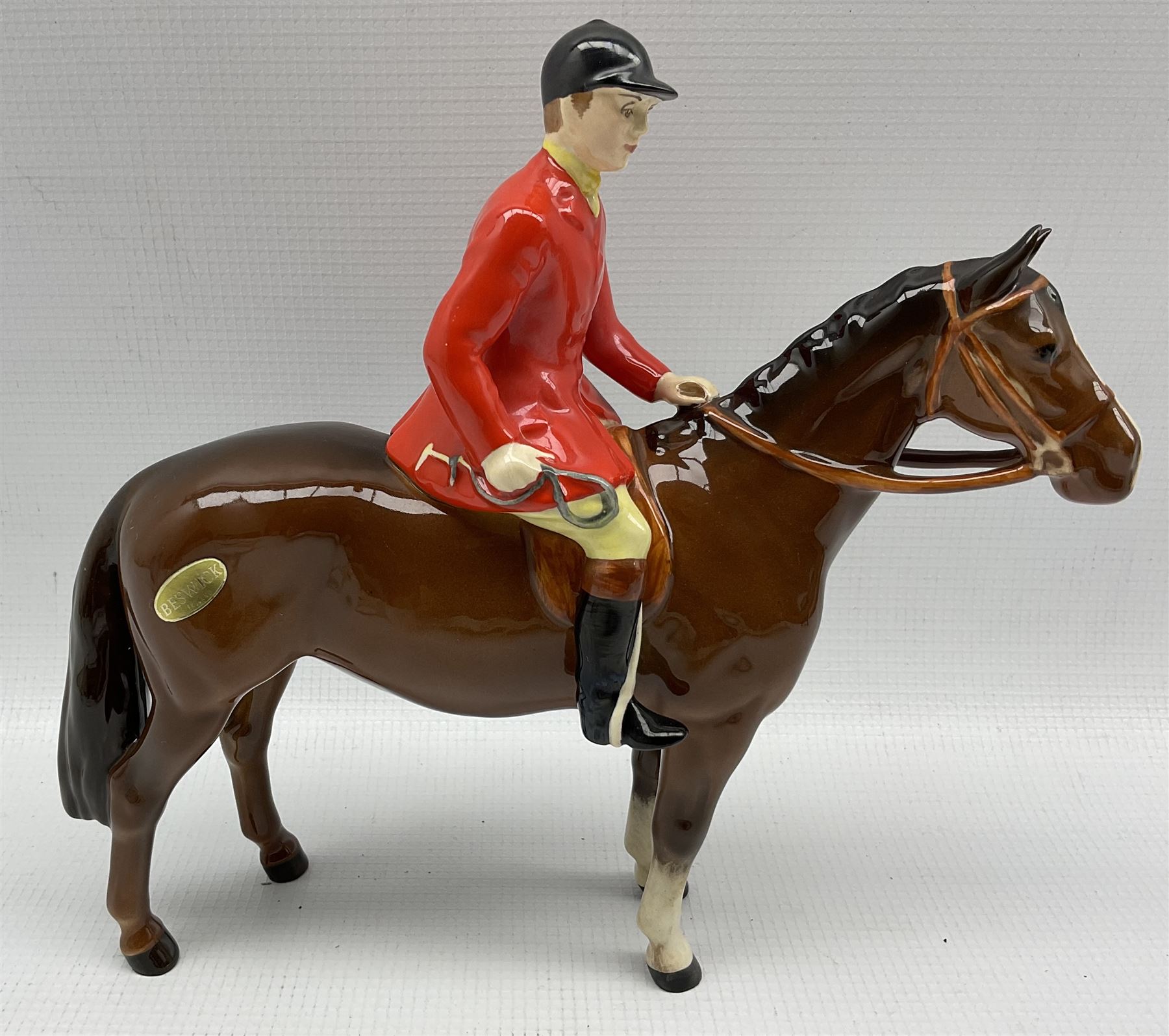 Beswick model of a Huntsman on a brown horse 1501 style two - Image 2 of 2