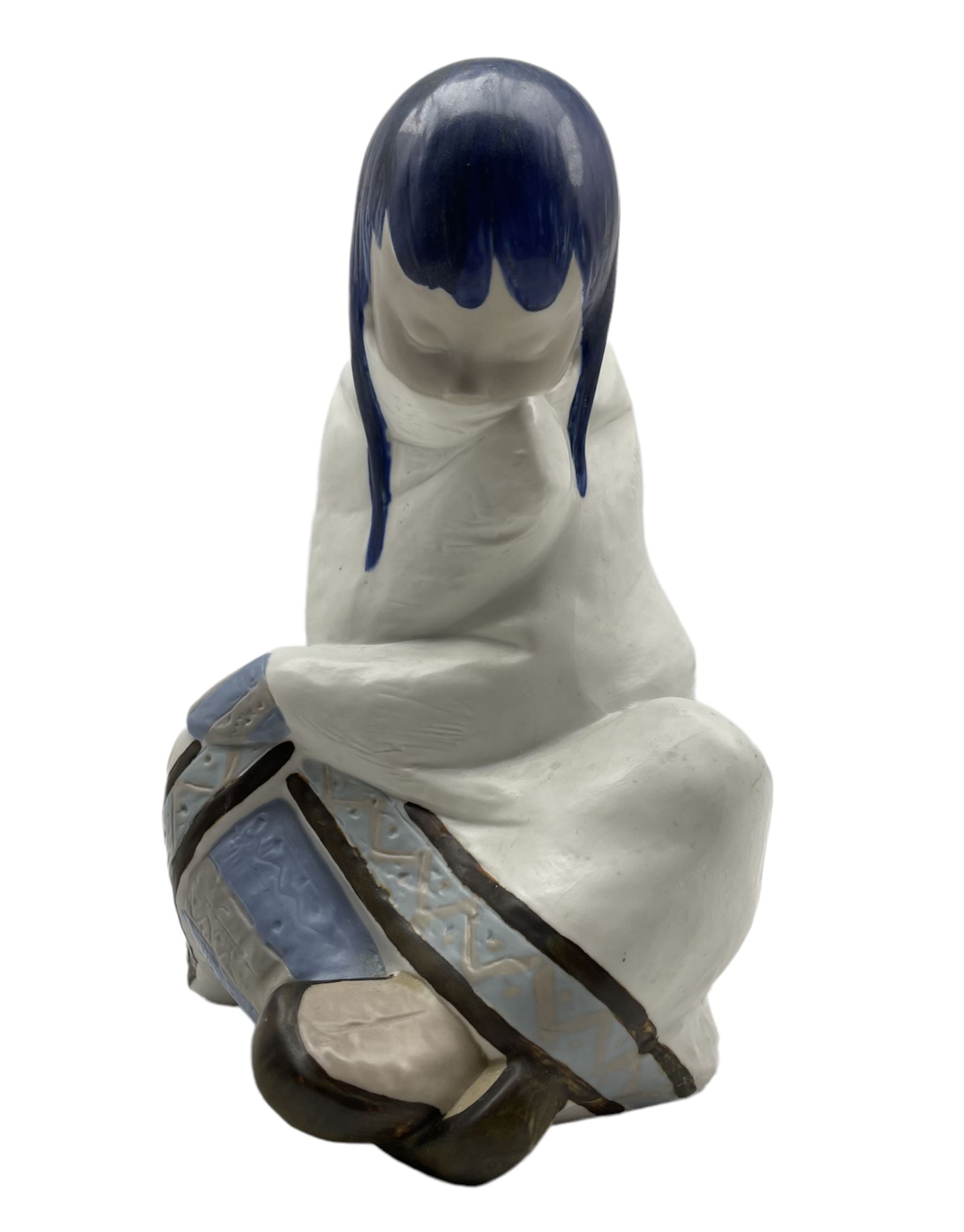 Large Lladro Gres figure 'Eskimo Girl' no. 2008 designed by Juan Huerta H31cm
