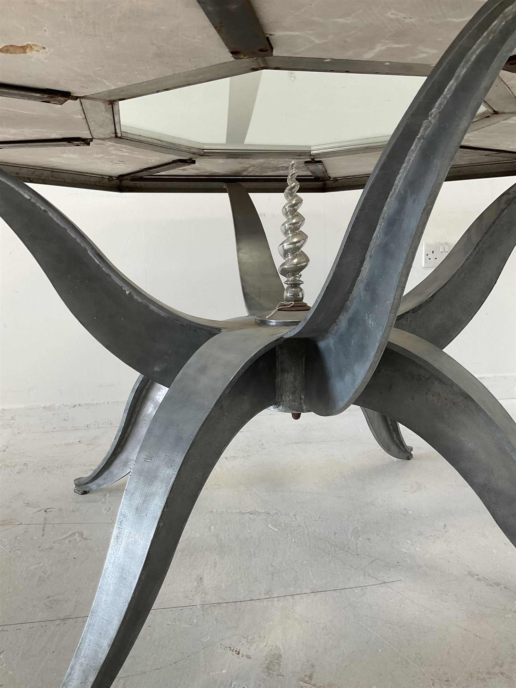 Contemporary steel dining table in octagonal form - Image 8 of 8