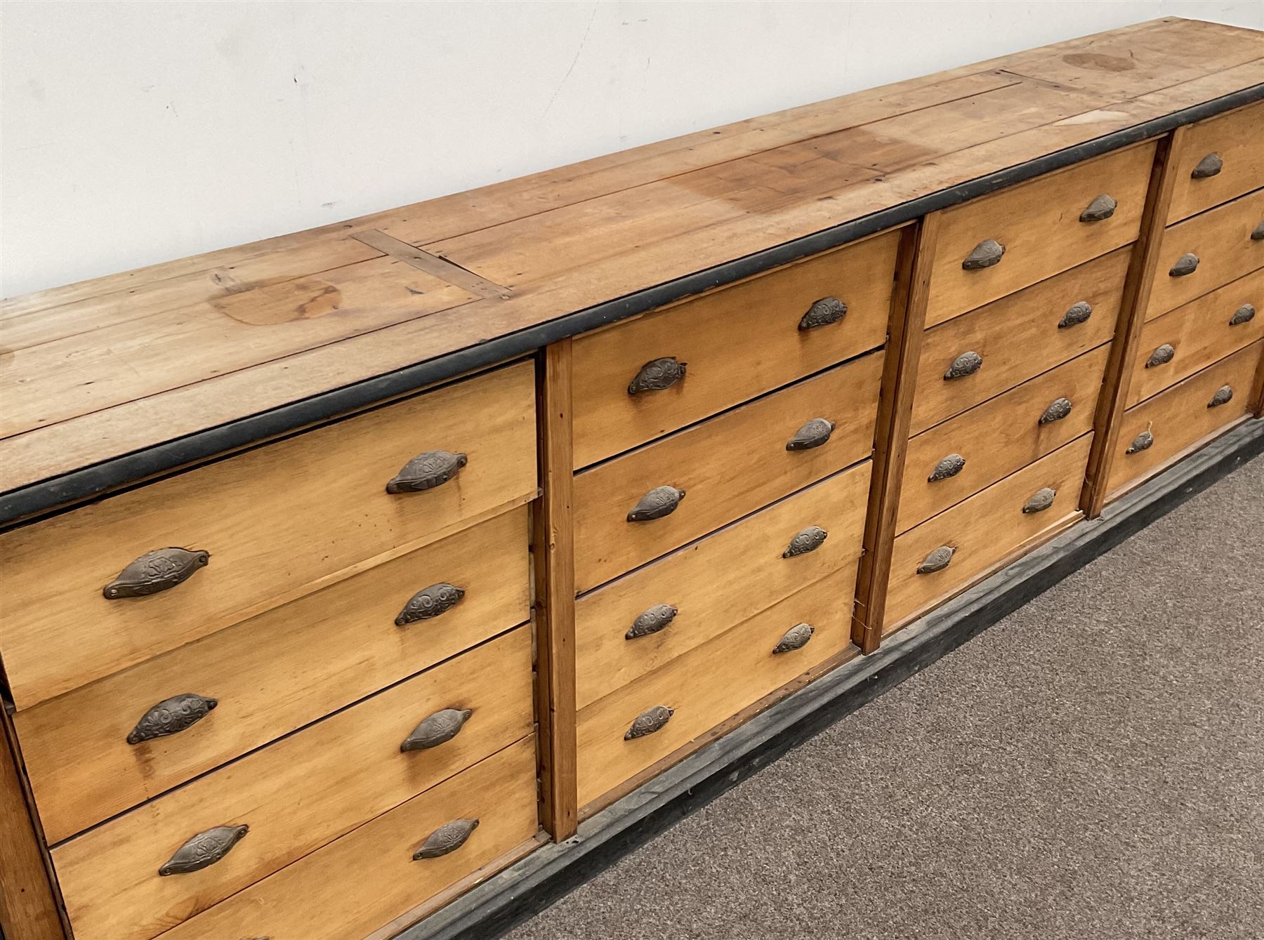 Early to mid-20th century pine multi-drawer unit - Image 4 of 4