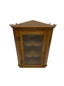 Oak corner cabinet with one glazed doo