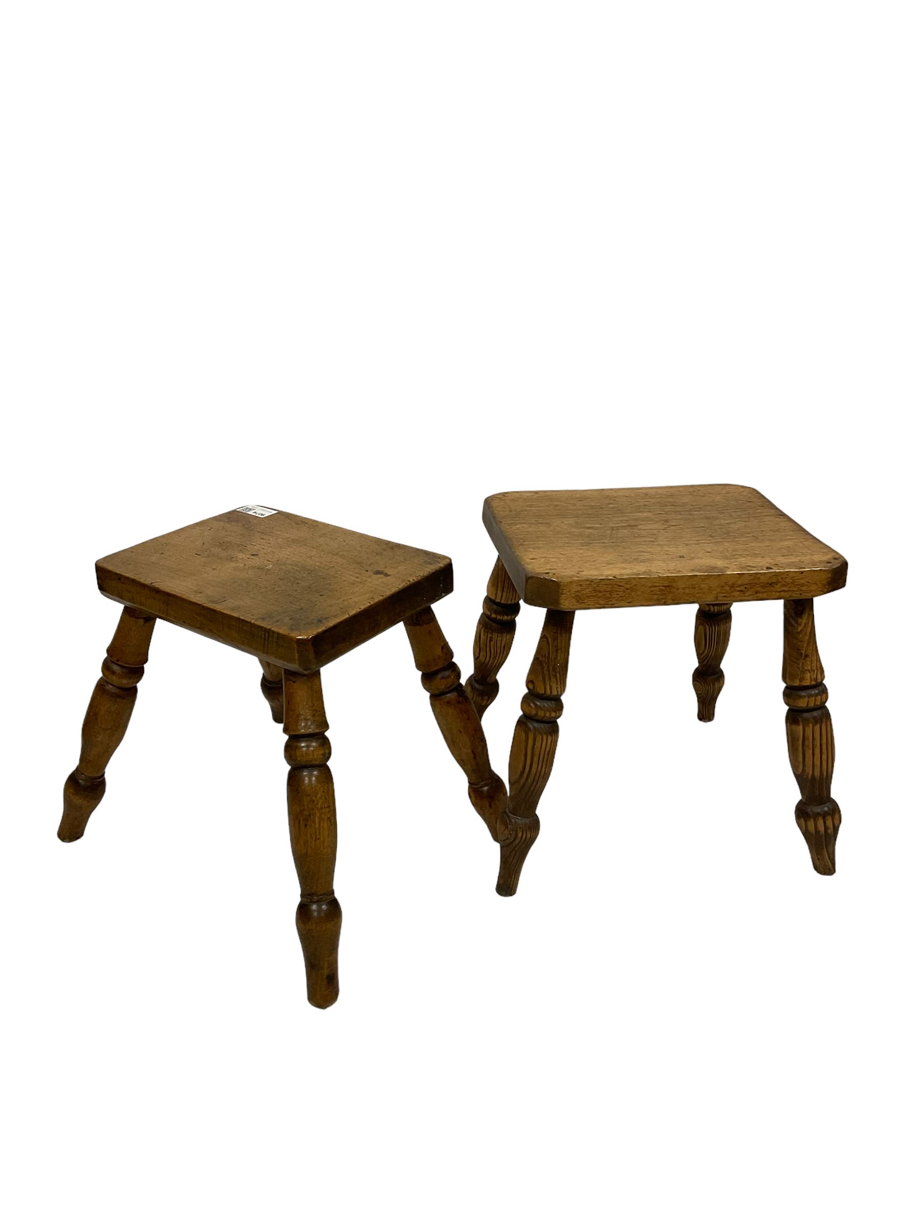 Four small oak stools of various sizes - Image 2 of 4