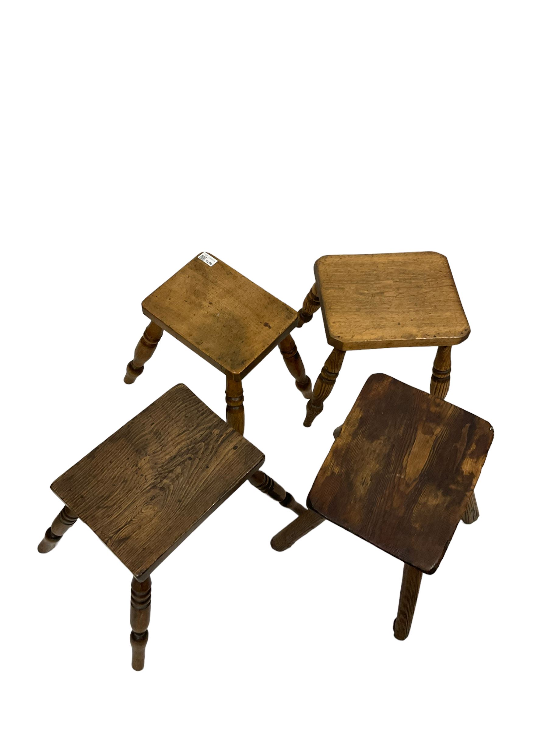 Four small oak stools of various sizes - Image 3 of 4