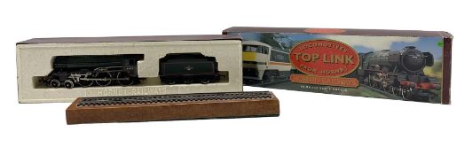 Hornby Top Link OO gauge locomotive and tender 4-6-0 Doncaster Rovers in green livery