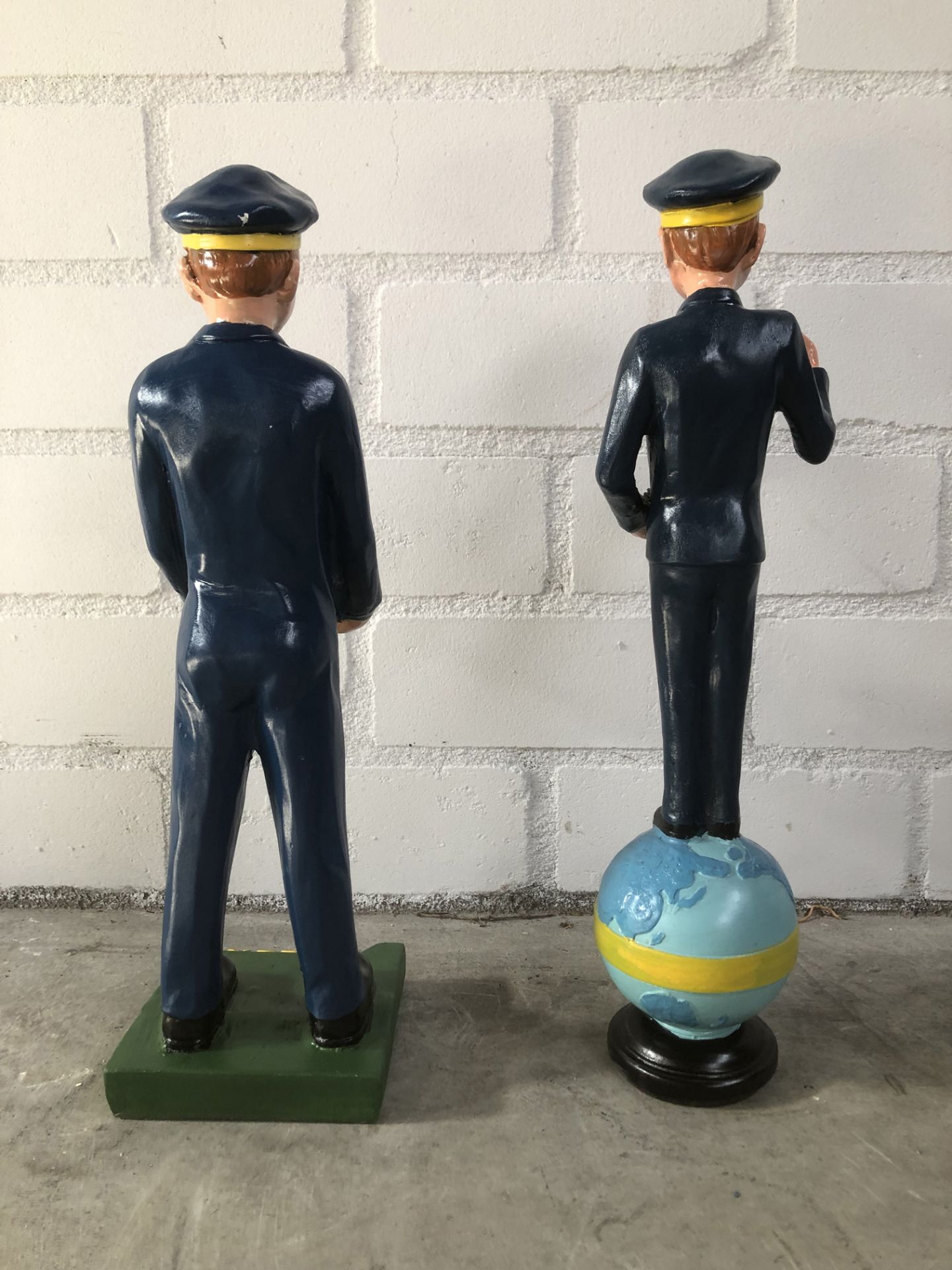 A set of 2 Bosch Service Men Statue Replicas - Image 4 of 6