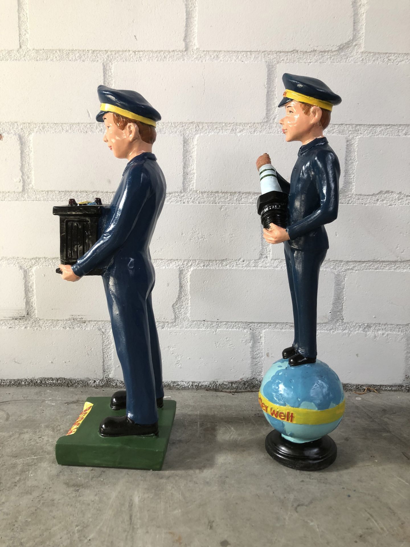 A set of 2 Bosch Service Men Statue Replicas - Image 3 of 6