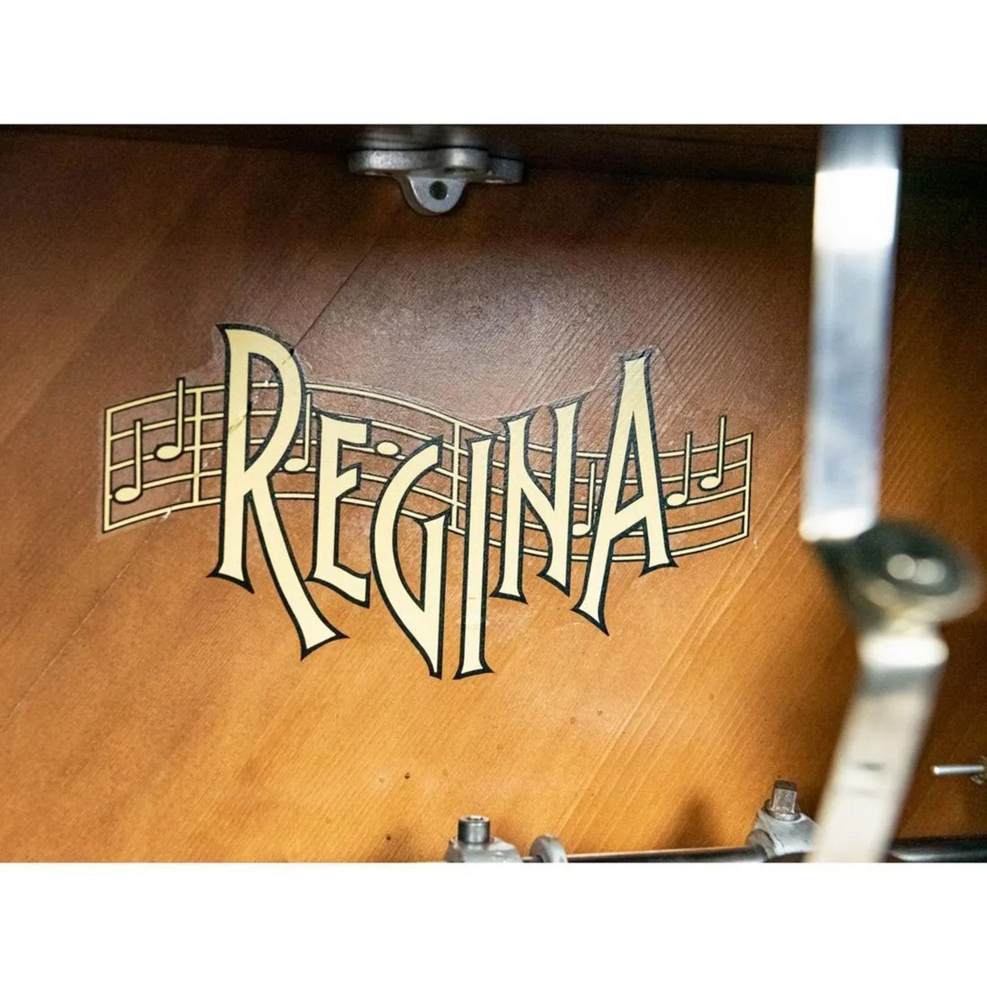 Regina 15.5" Automatic Changer with Art Glass - Image 4 of 6