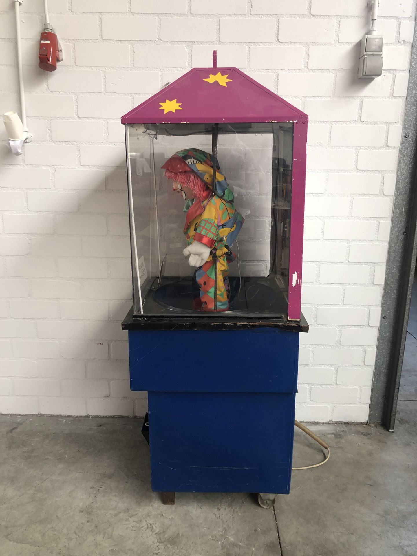Coin-op Clown Surprise Egg Vending Machine - Bild 4 aus 6