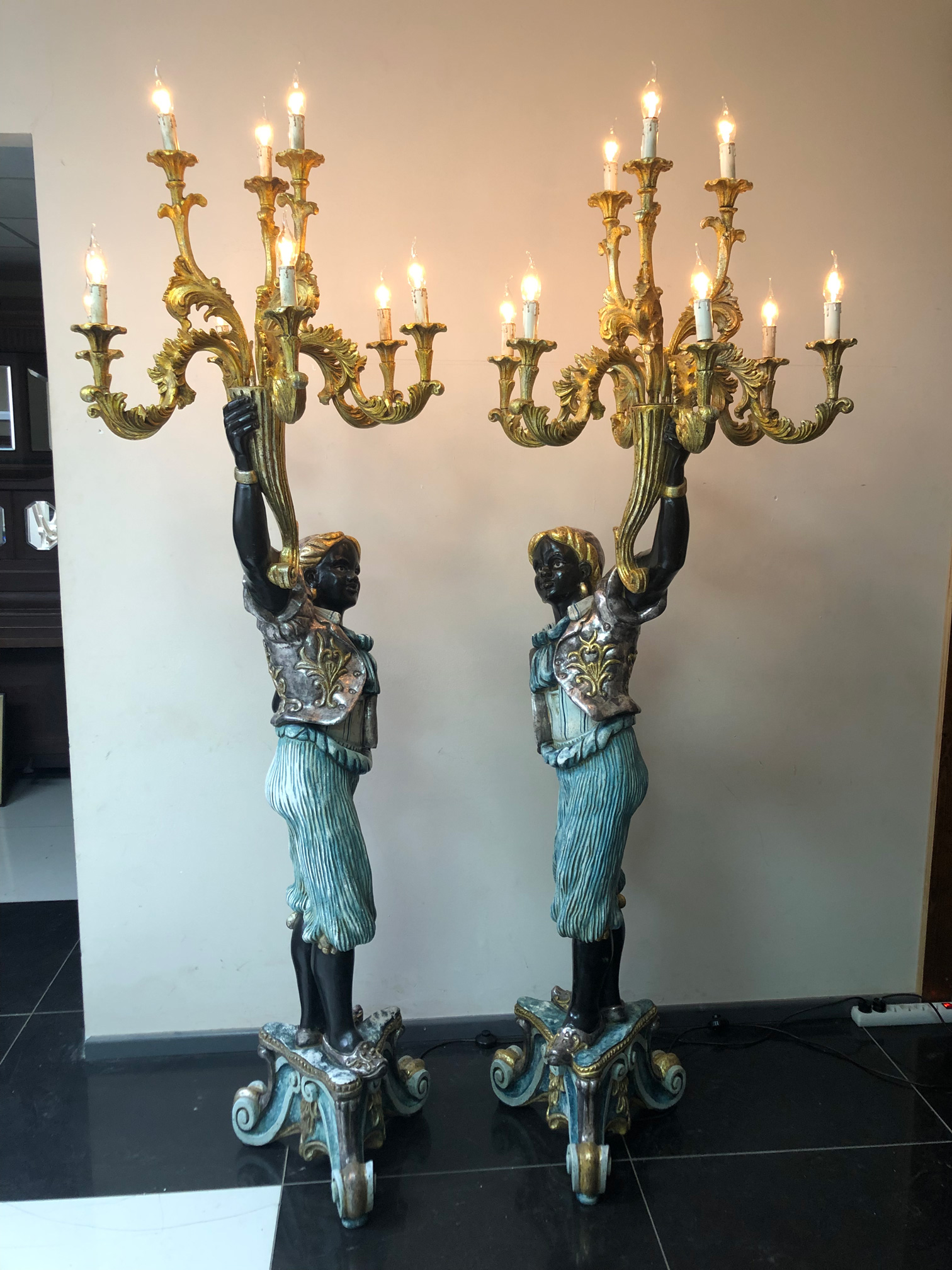 Set of 2 Wooden Black Servant Statues - Floor Lamps - Bild 2 aus 20