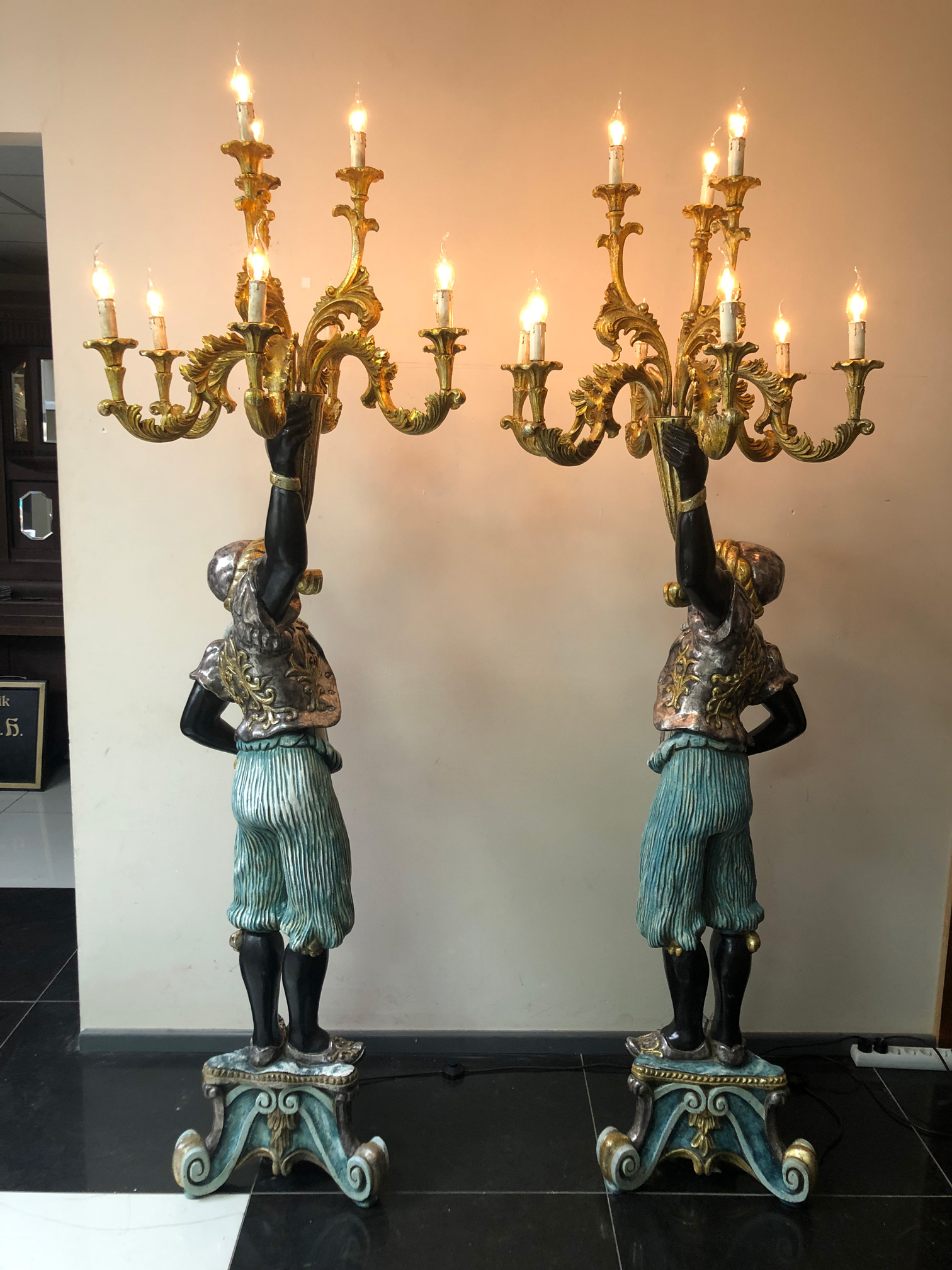 Set of 2 Wooden Black Servant Statues - Floor Lamps - Bild 3 aus 20