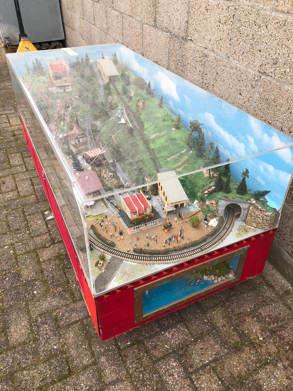 Encased Coin-Op Swiss Model Train Set  - Bild 7 aus 14