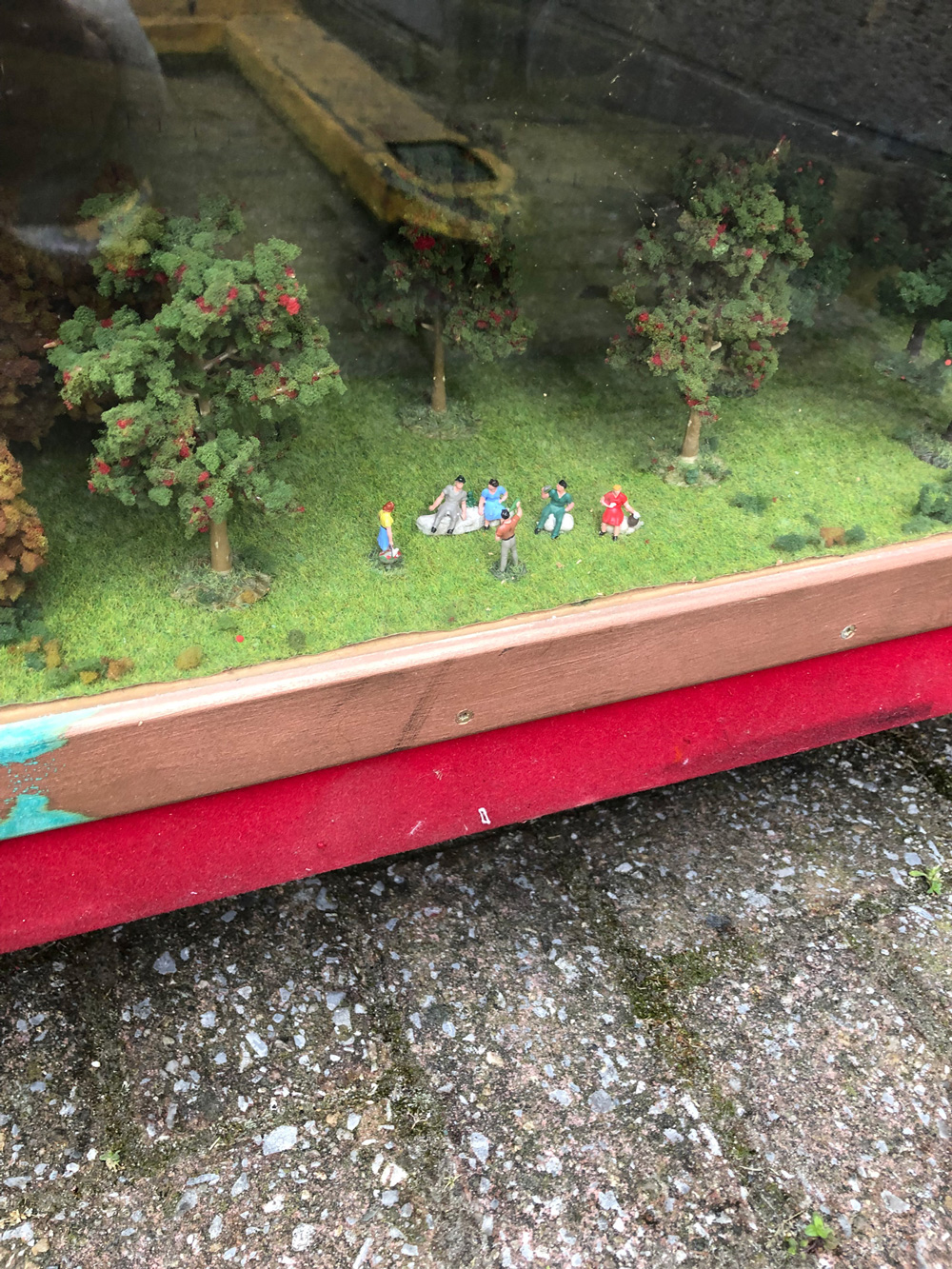 Encased Swiss Model Train Set without Plexiglass Cover - Bild 5 aus 11