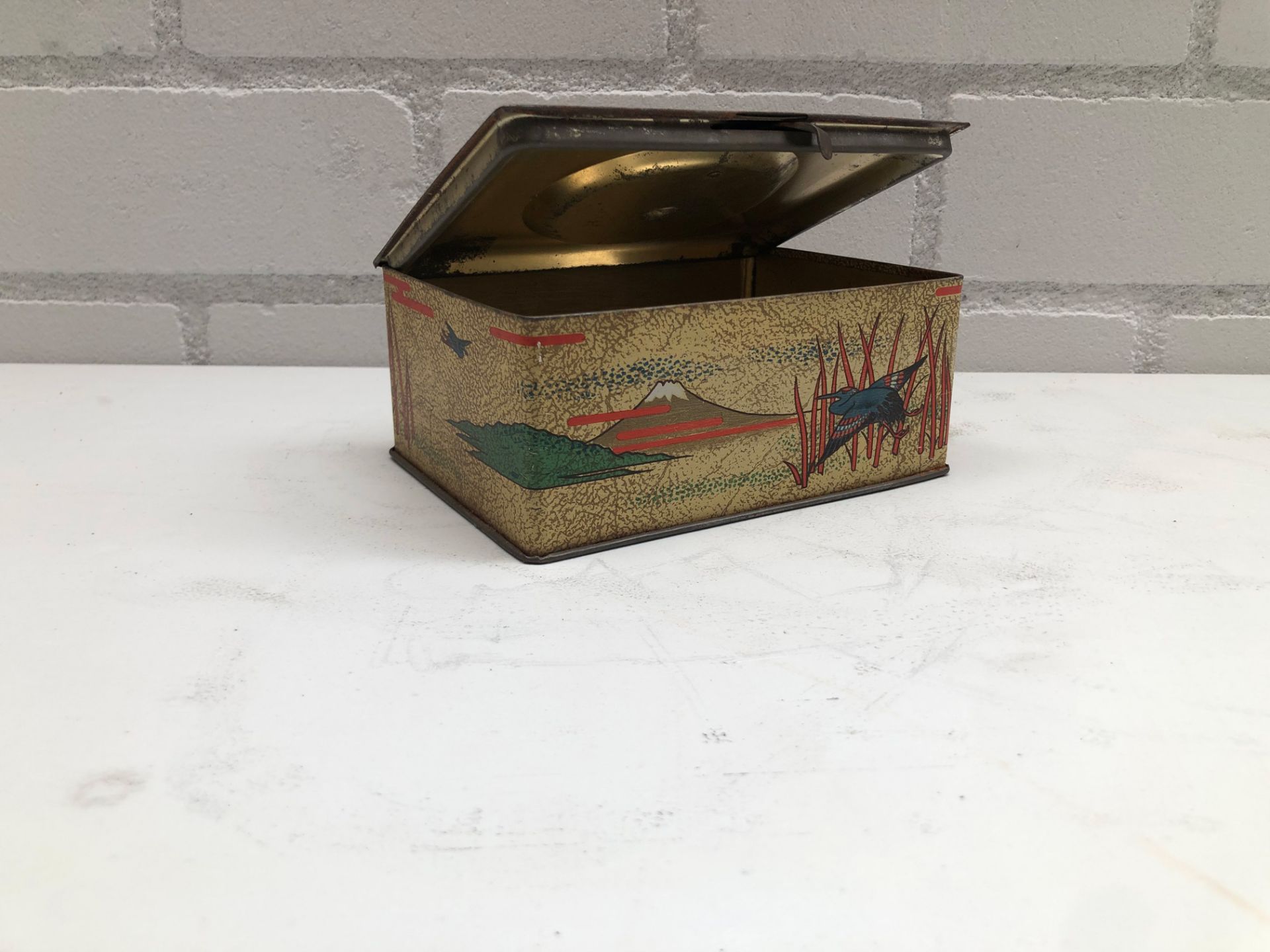 1929 English Carr & Co. "Dice Casket" Biscuit Tin - Image 6 of 8