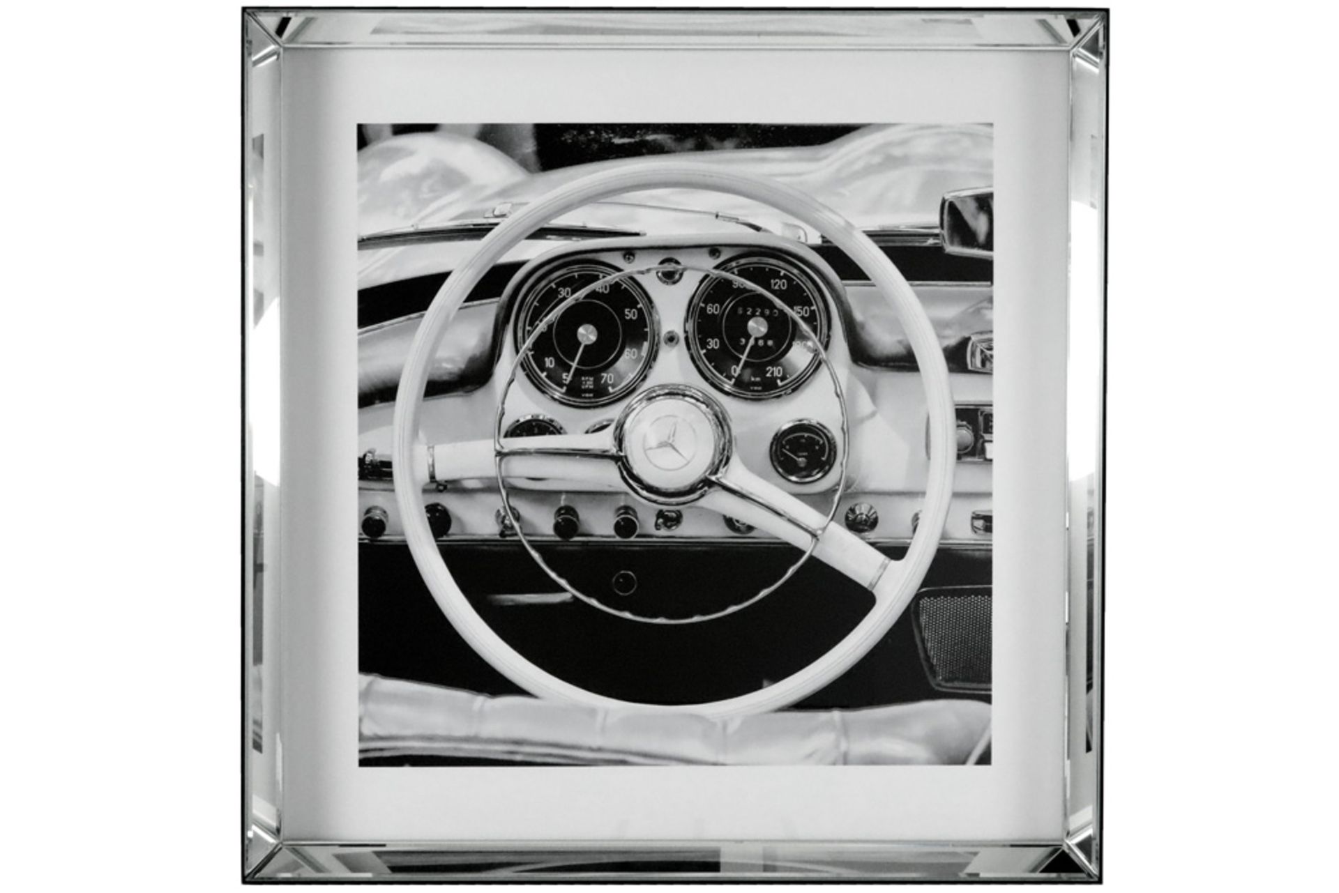 three vintage black and white photos in mirror glass frames || Lot van drie vintage foto's in - Image 3 of 4